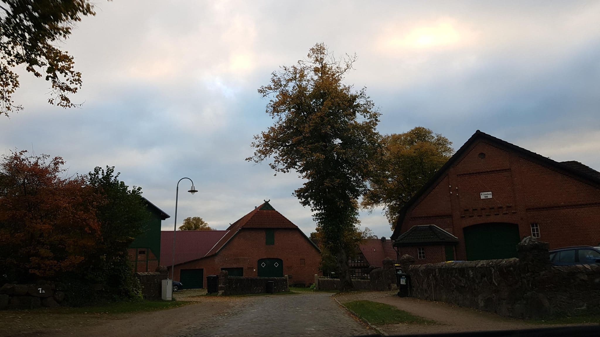 Street view near Schönes vom Dorf, Büchen — © hotteliene (CC BY-SA · Mapillary)