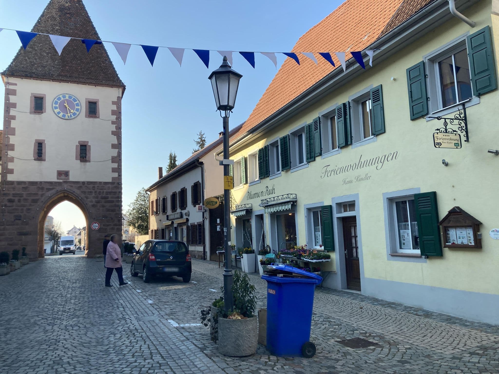 Street view near Ferienwohnungen Haus Kindler, Endingen — © tasmaniadevil (CC BY-SA · Mapillary)
