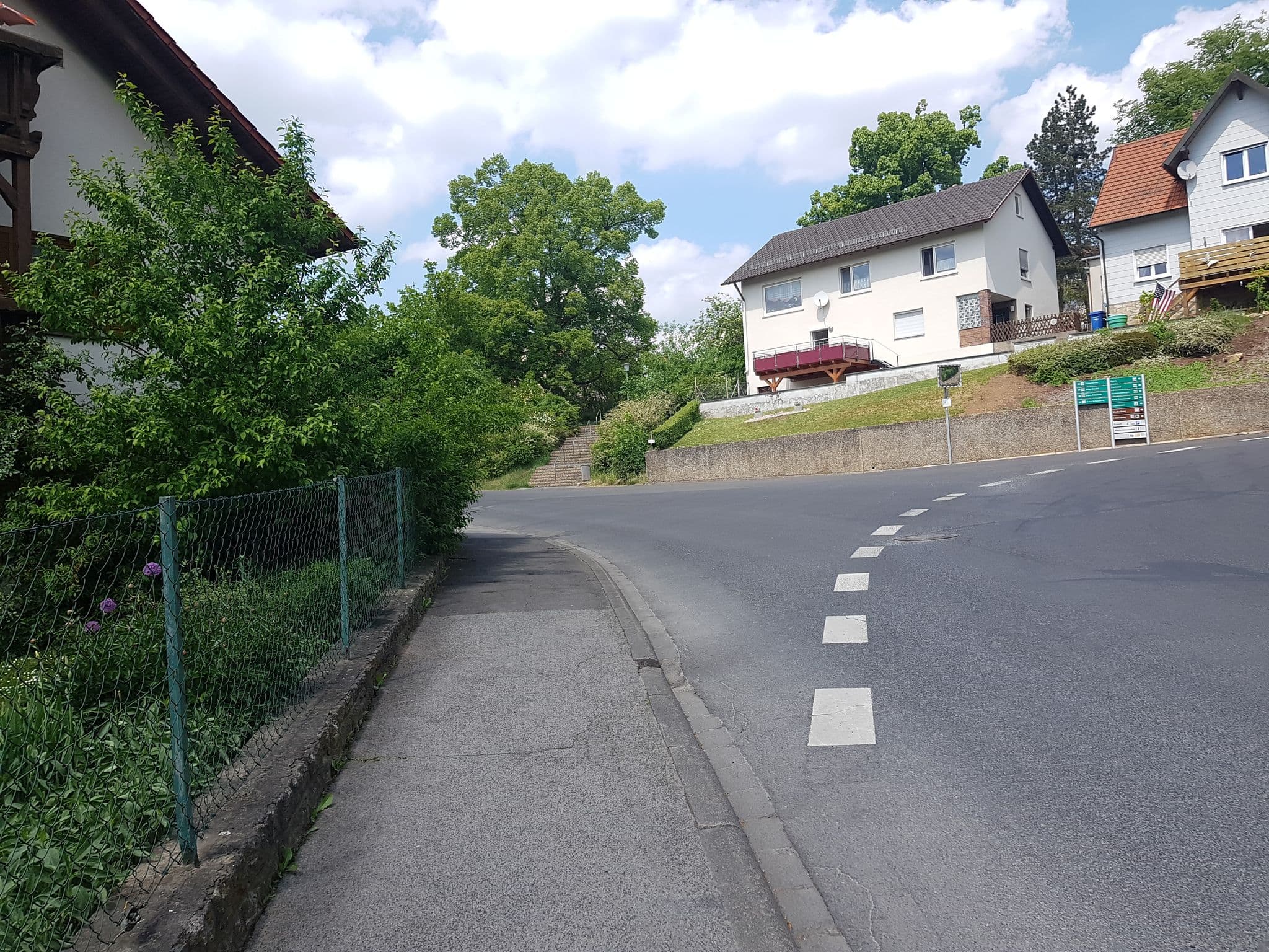 Street view near Ferienhof Seibert, Sondheim vor der Rhön — © trockennasenaffe (CC BY-SA · Mapillary)