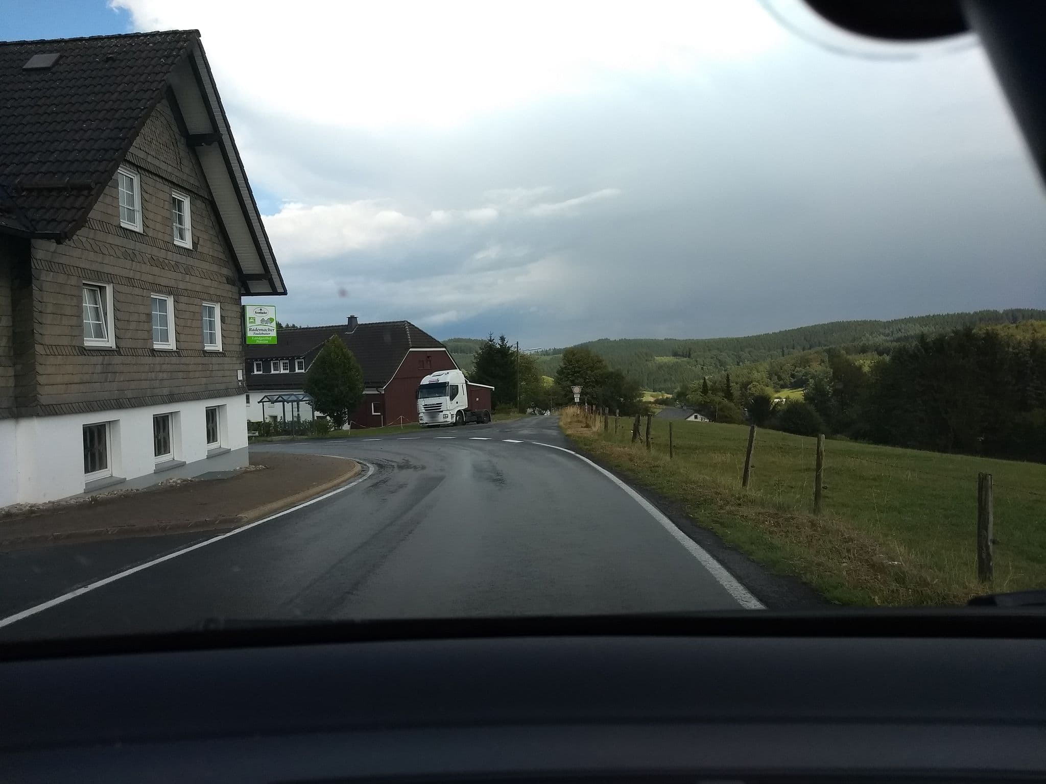 Street view near Pension Rademacher, Fretter — © herrtichy (CC BY-SA · Mapillary)