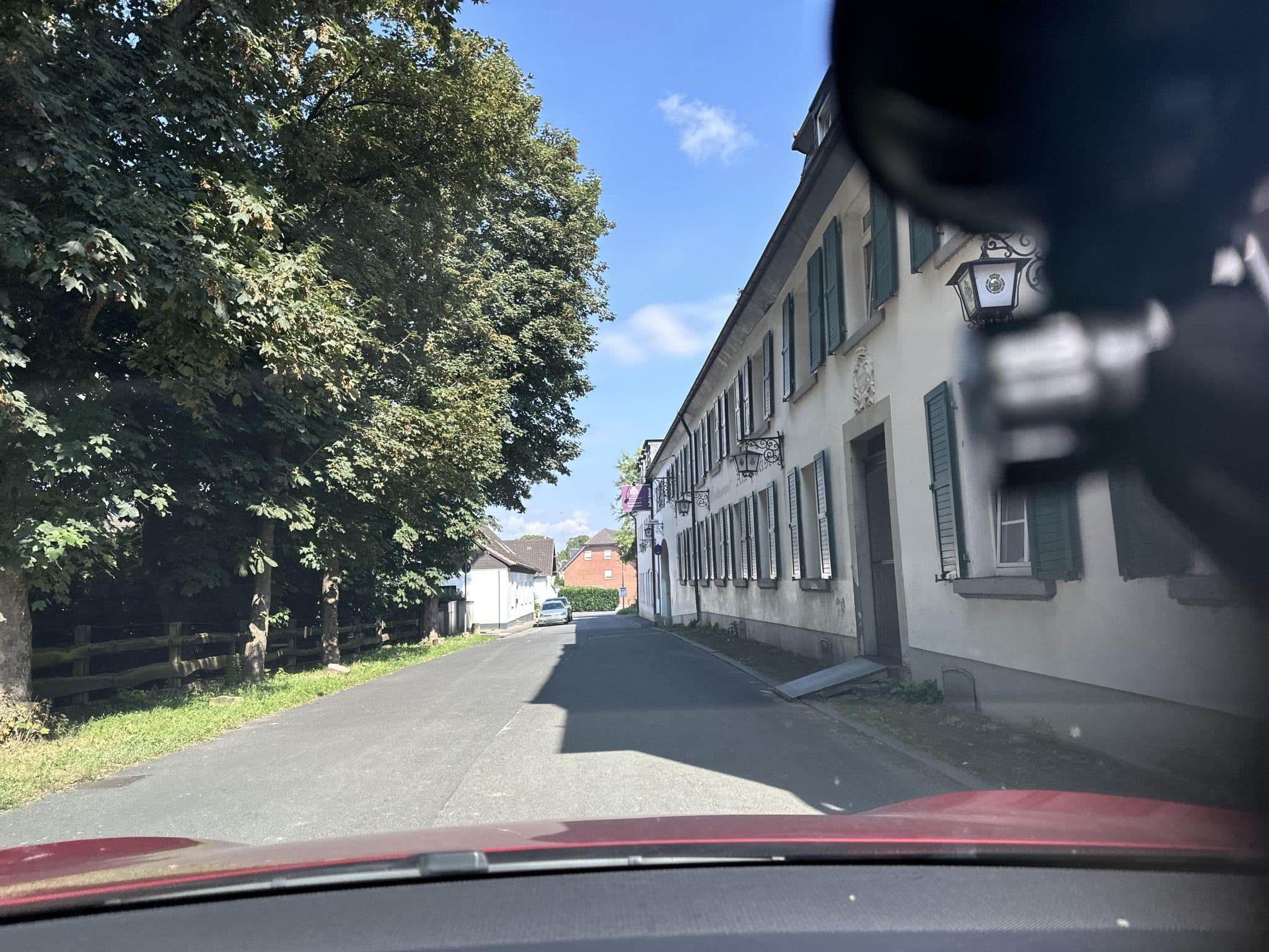 Street view near Hotel Clostermanns Hof, Niederkassel — © maxd (CC BY-SA · Mapillary)