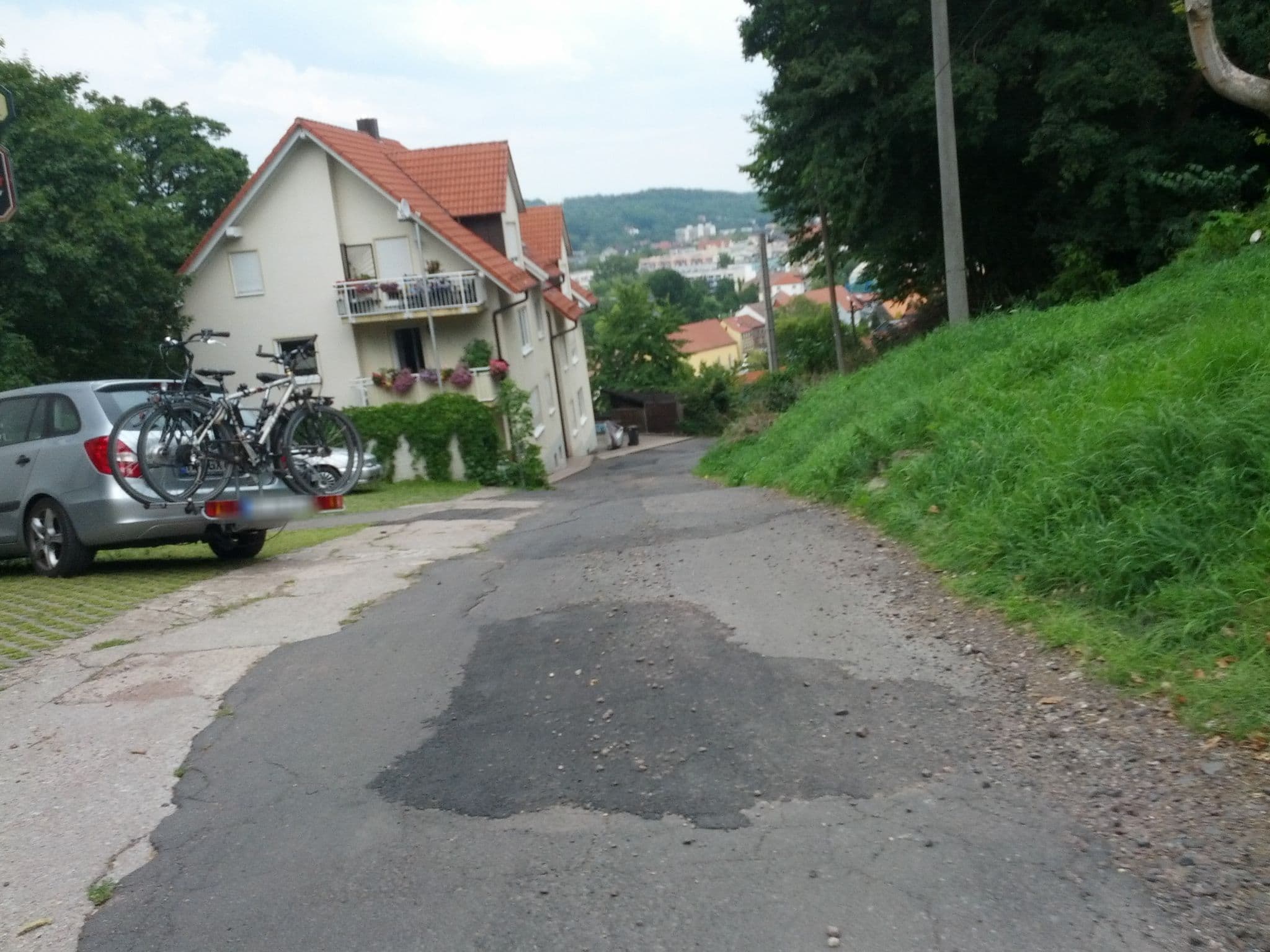 Street view near Hotel Hennesburg, Eisenach — © zoegglmeyr (CC BY-SA · Mapillary)