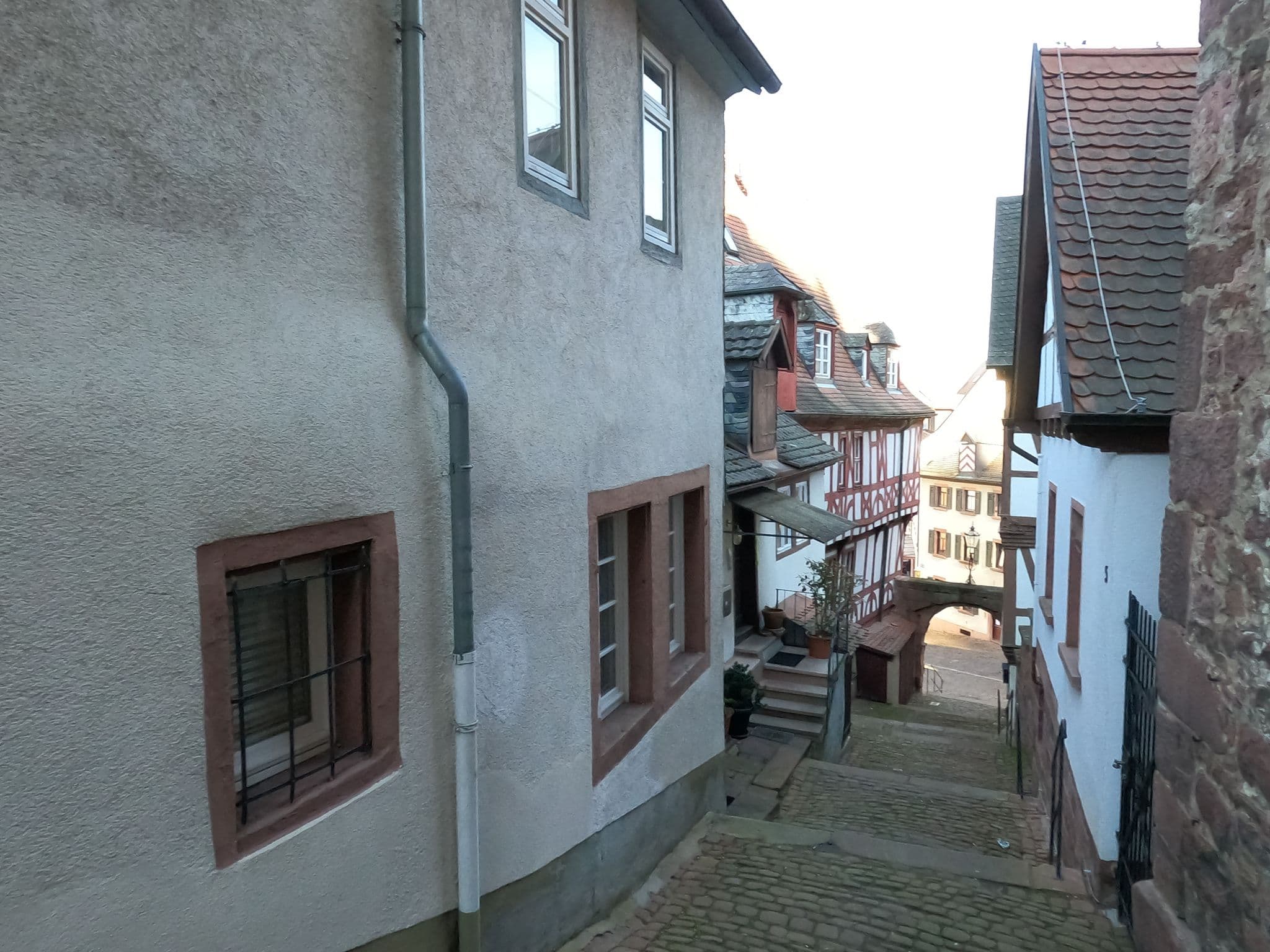 Street view near Schmuckkästchen-Hotel&Cafe, Miltenberg — © chuck (CC BY-SA · Mapillary)
