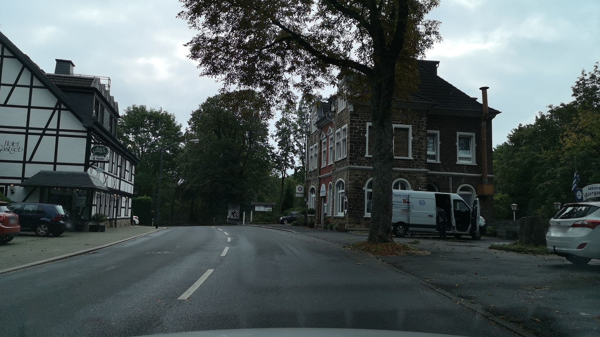 Street view near Hotel Gastgeb, Überruhr-Holthausen — © cuspis (CC BY-SA · Mapillary)