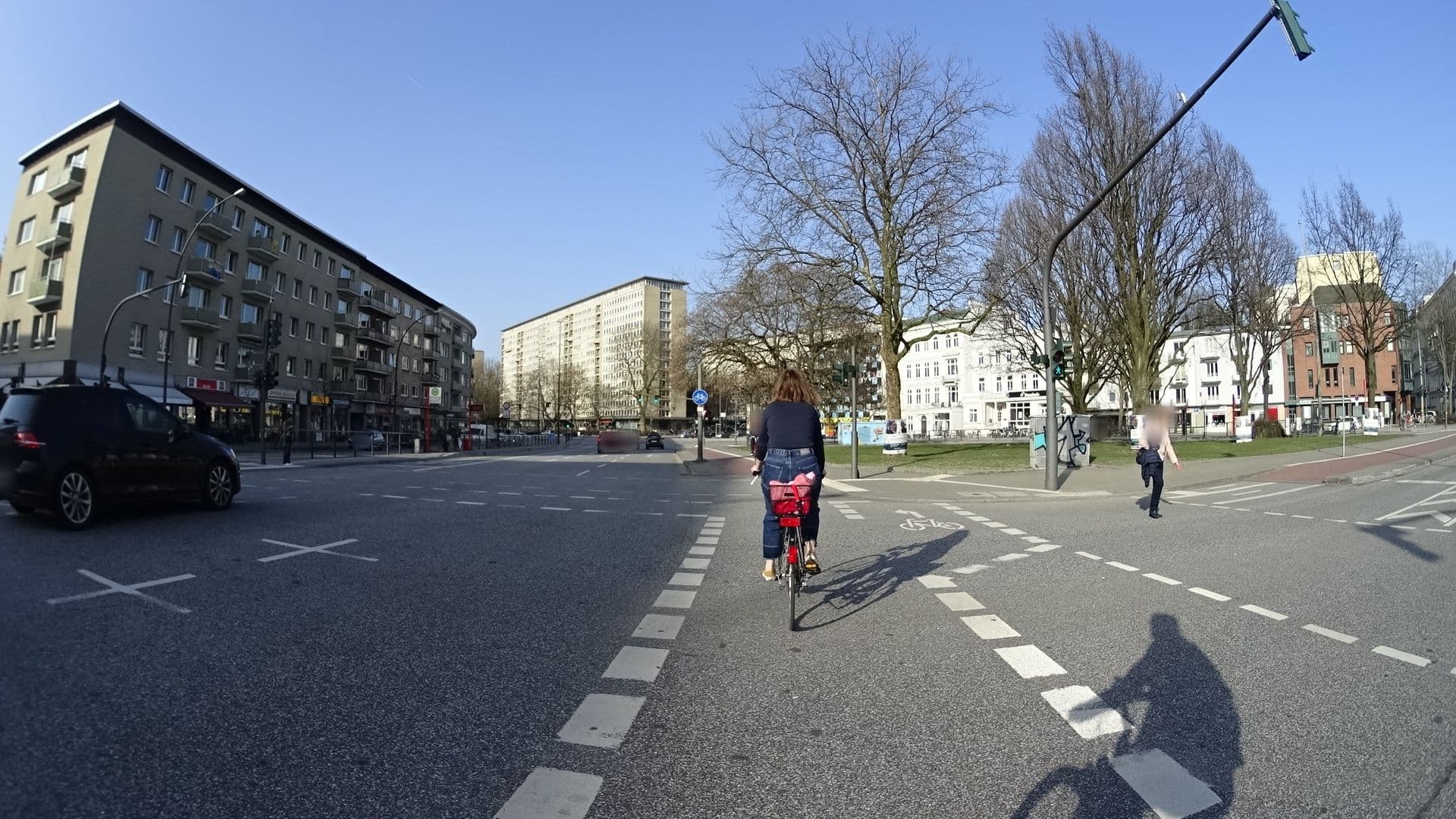 Street view near Hadley's bed and breakfast, Rotherbaum — © sashazykov (CC BY-SA · Mapillary)