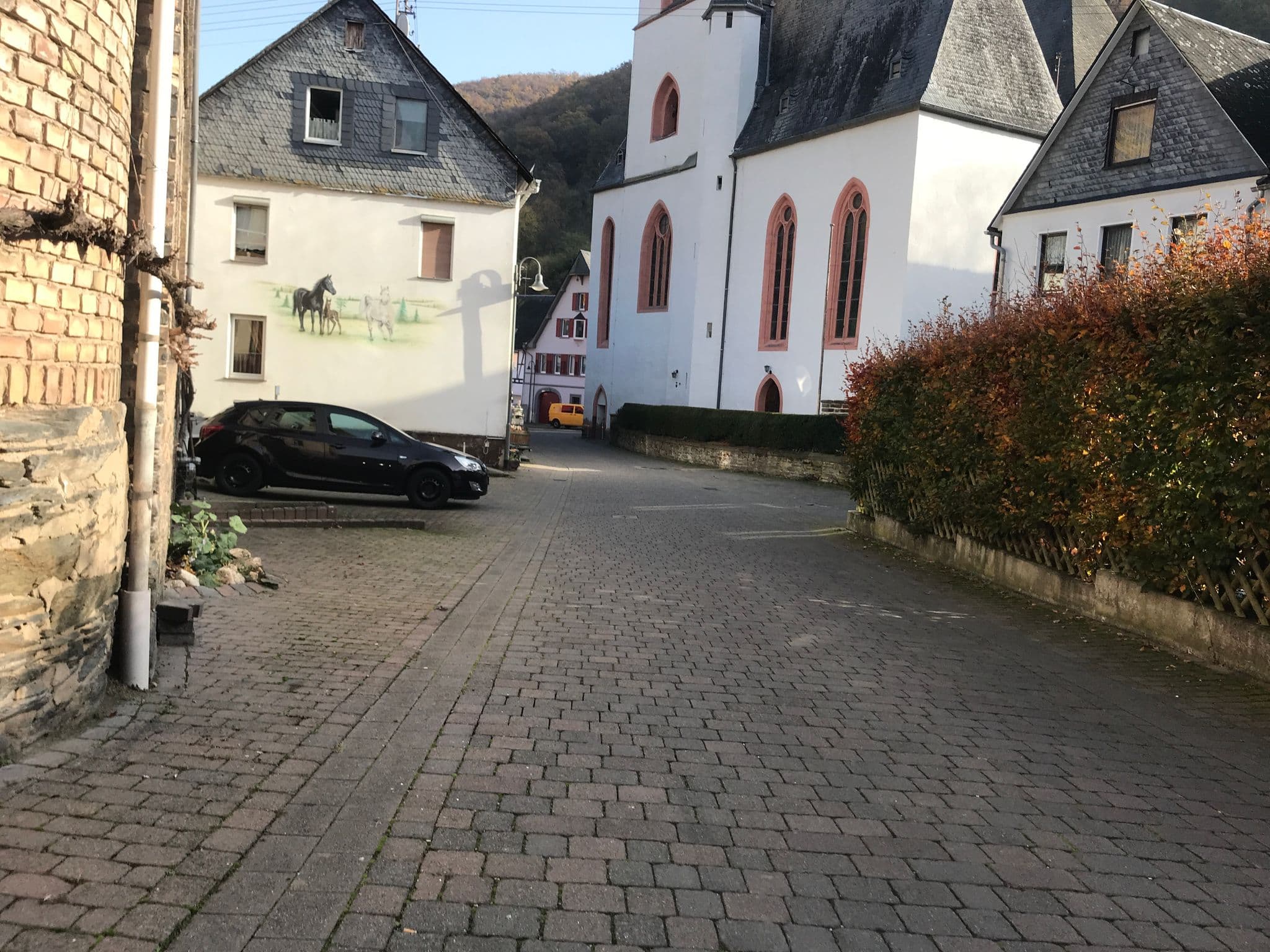 Street view near Zur Fledermaus, Bacharach — © miguel_andrade (CC BY-SA · Mapillary)