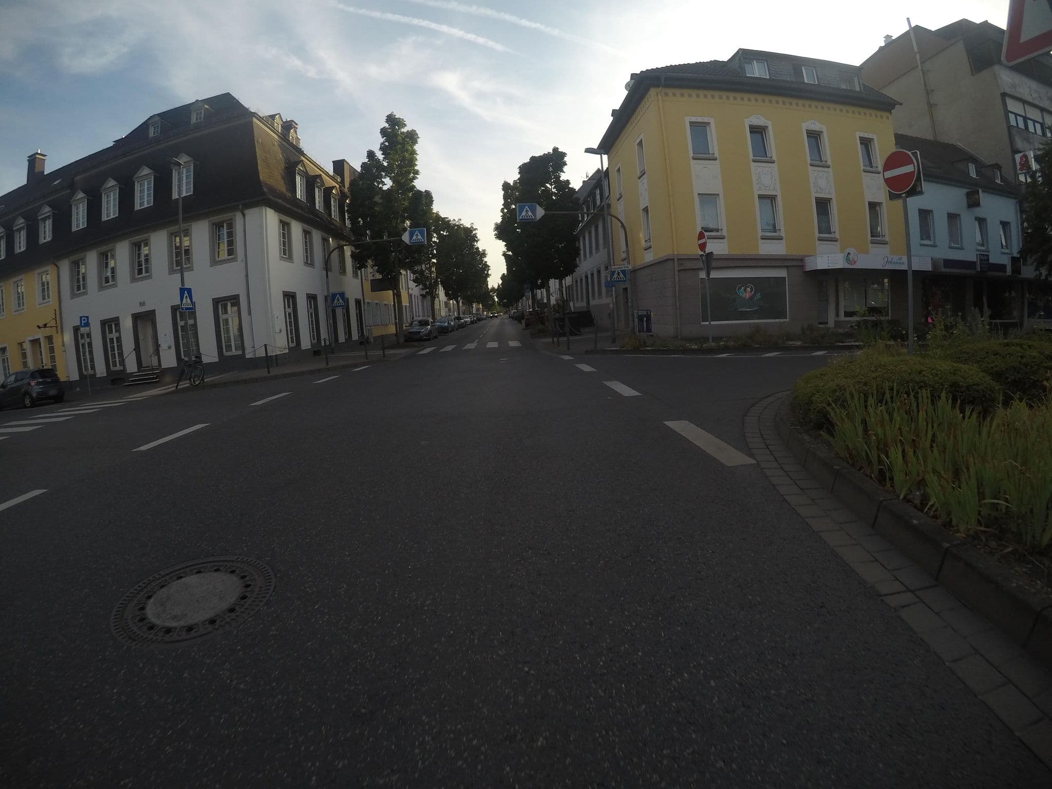 Street view near Pension Blümchen, Neuwied — © mfa (CC BY-SA · Mapillary)