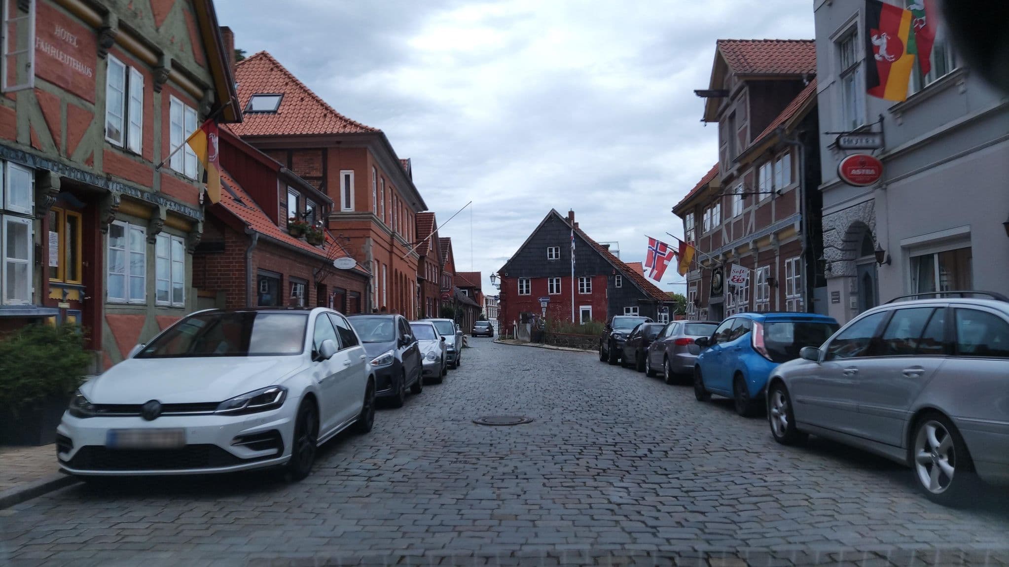 Street view near Zum Alten Schifferhaus, Lauenburg — © hotteliene (CC BY-SA · Mapillary)