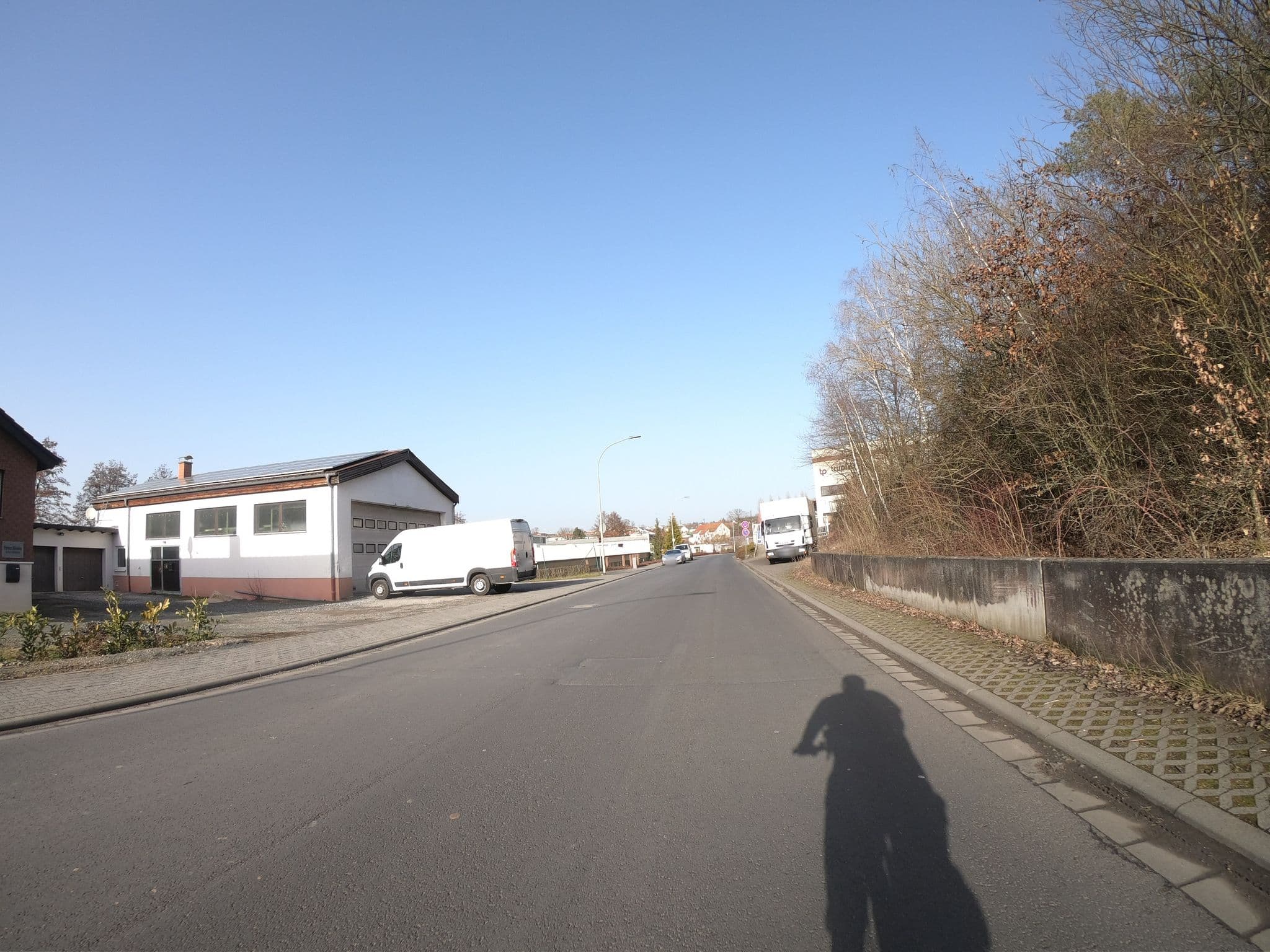 Street view near Ferienwohnung Rosita, Langgöns — © grinninghamster (CC BY-SA · Mapillary)