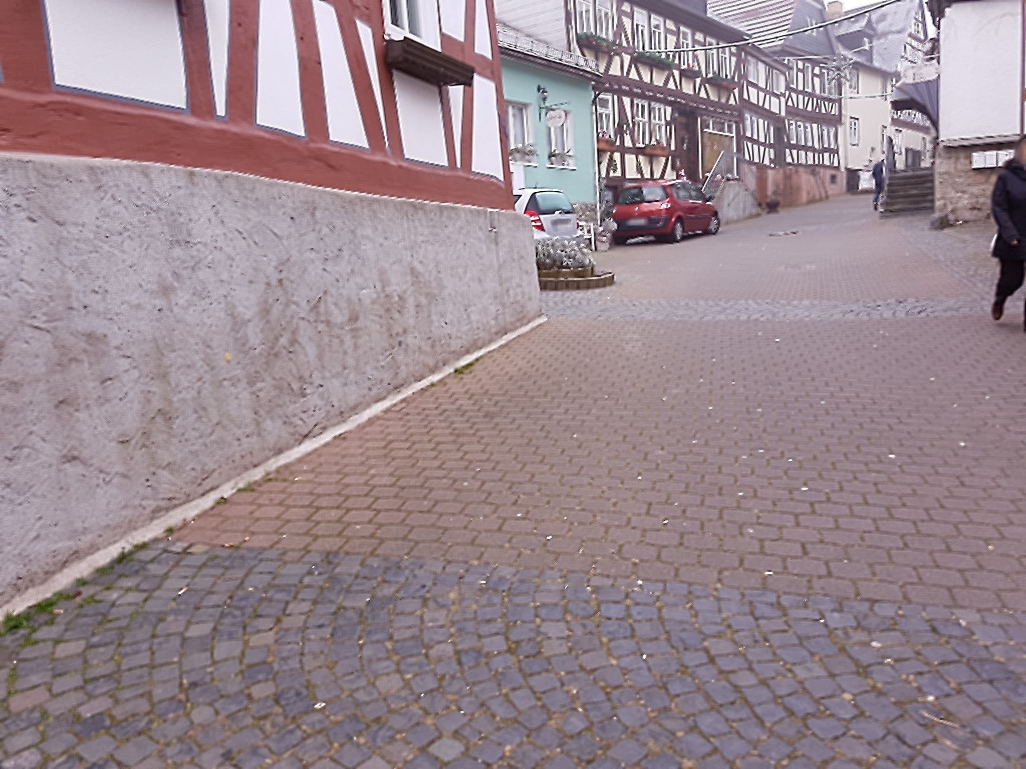 Street view near Das kleine Gewandhaus, Braunfels — © jurgenweighardt (CC BY-SA · Mapillary)