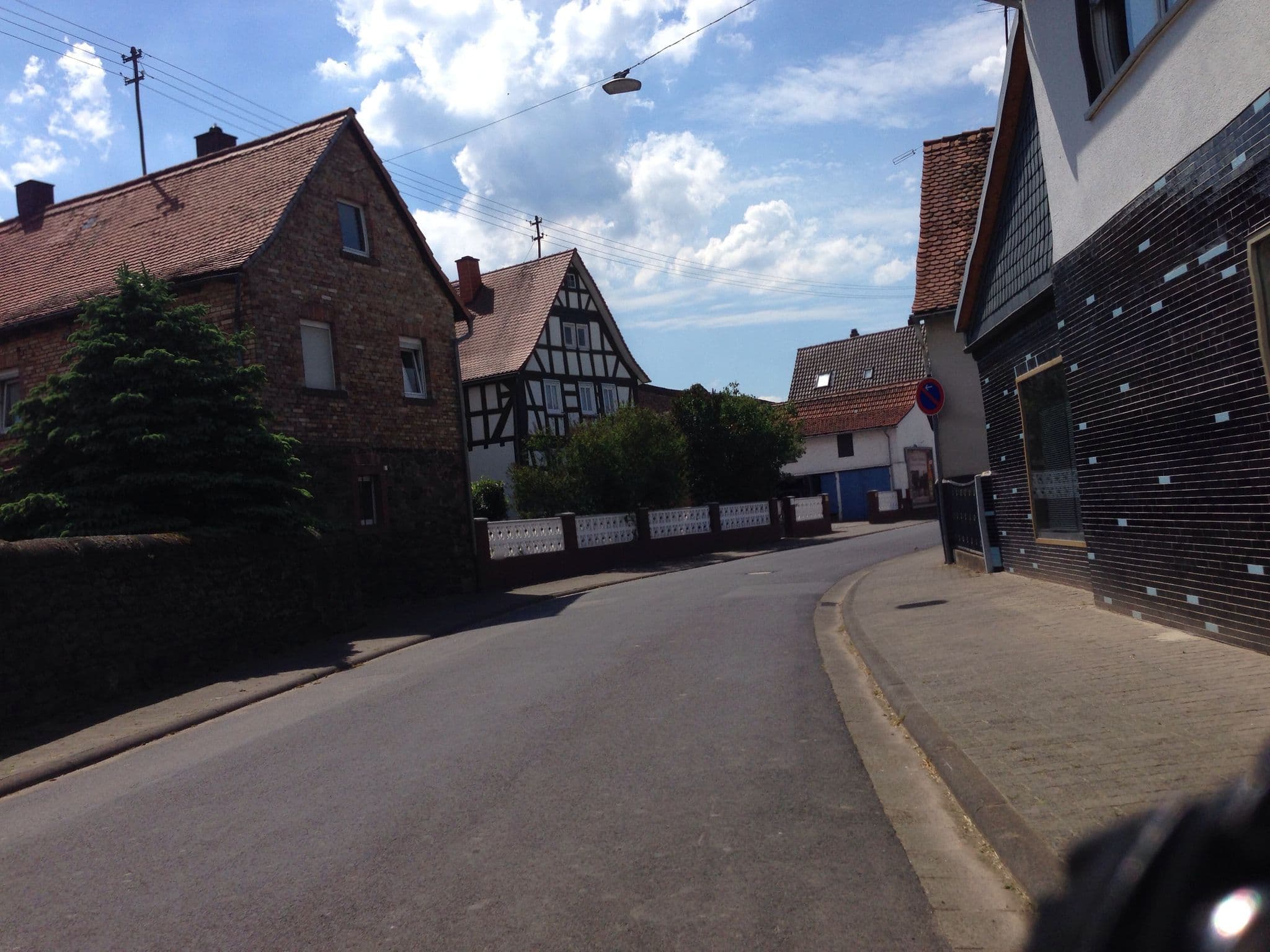 Street view near Gästehaus Iwwerdorfer Hof, Glauburg — © flidolin (CC BY-SA · Mapillary)