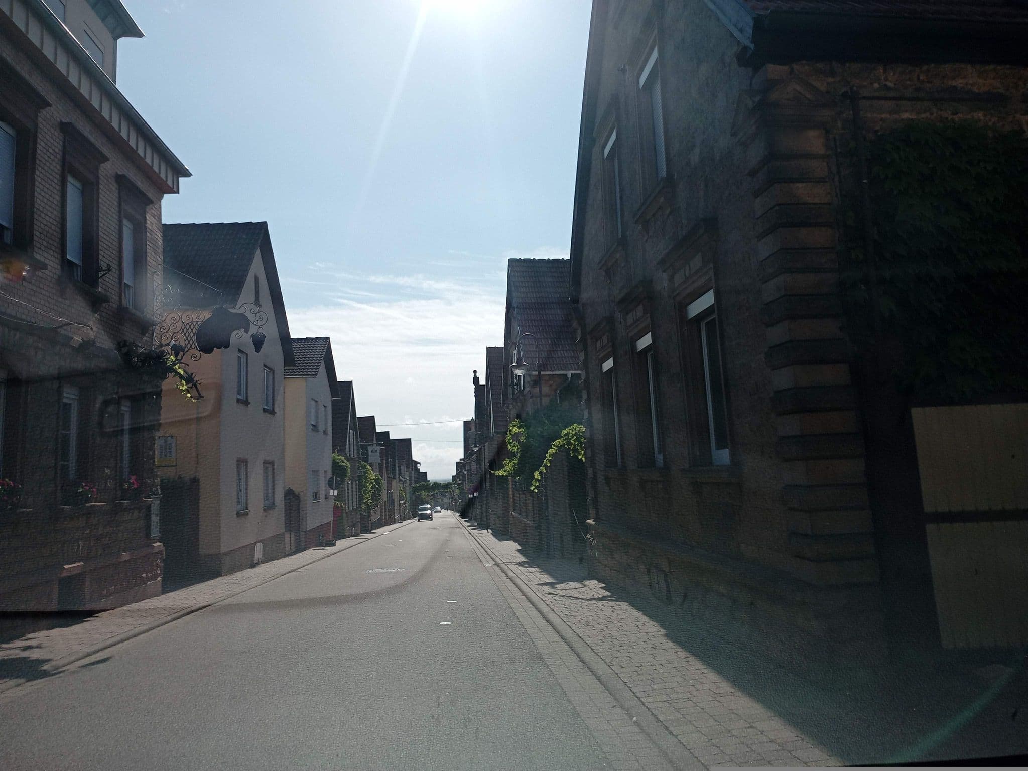 Street view near Weingut Deck, Maikammer — © atze02 (CC BY-SA · Mapillary)
