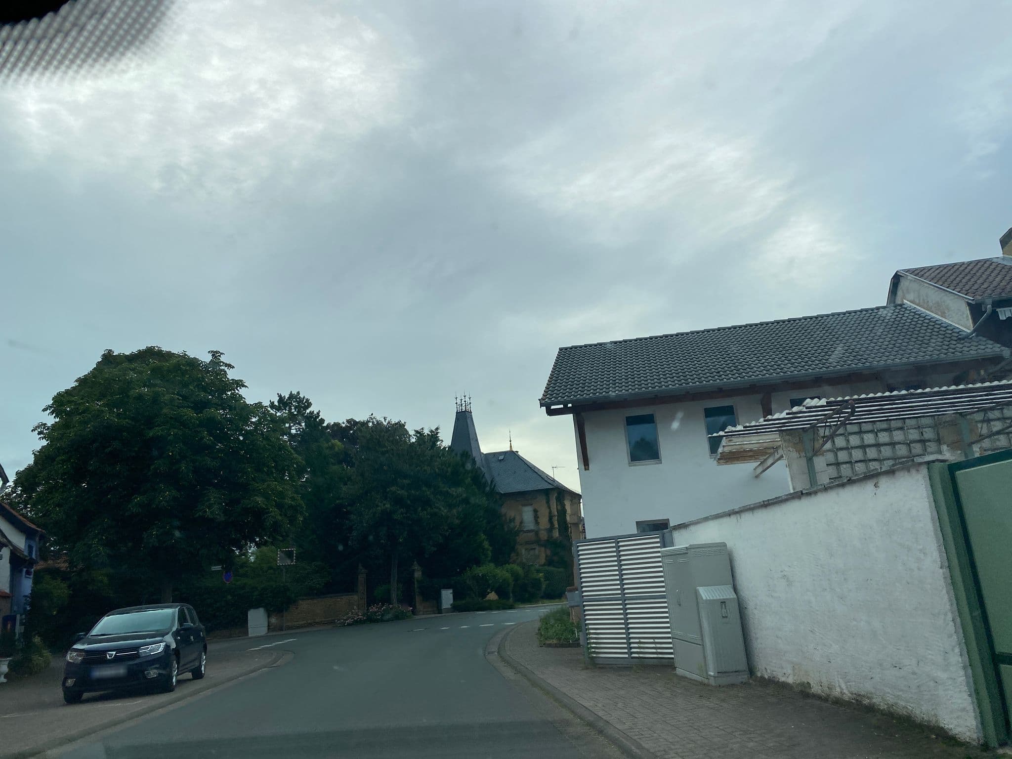 Street view near Pension Bauernschänke, Sprendlingen — © mormahr (CC BY-SA · Mapillary)