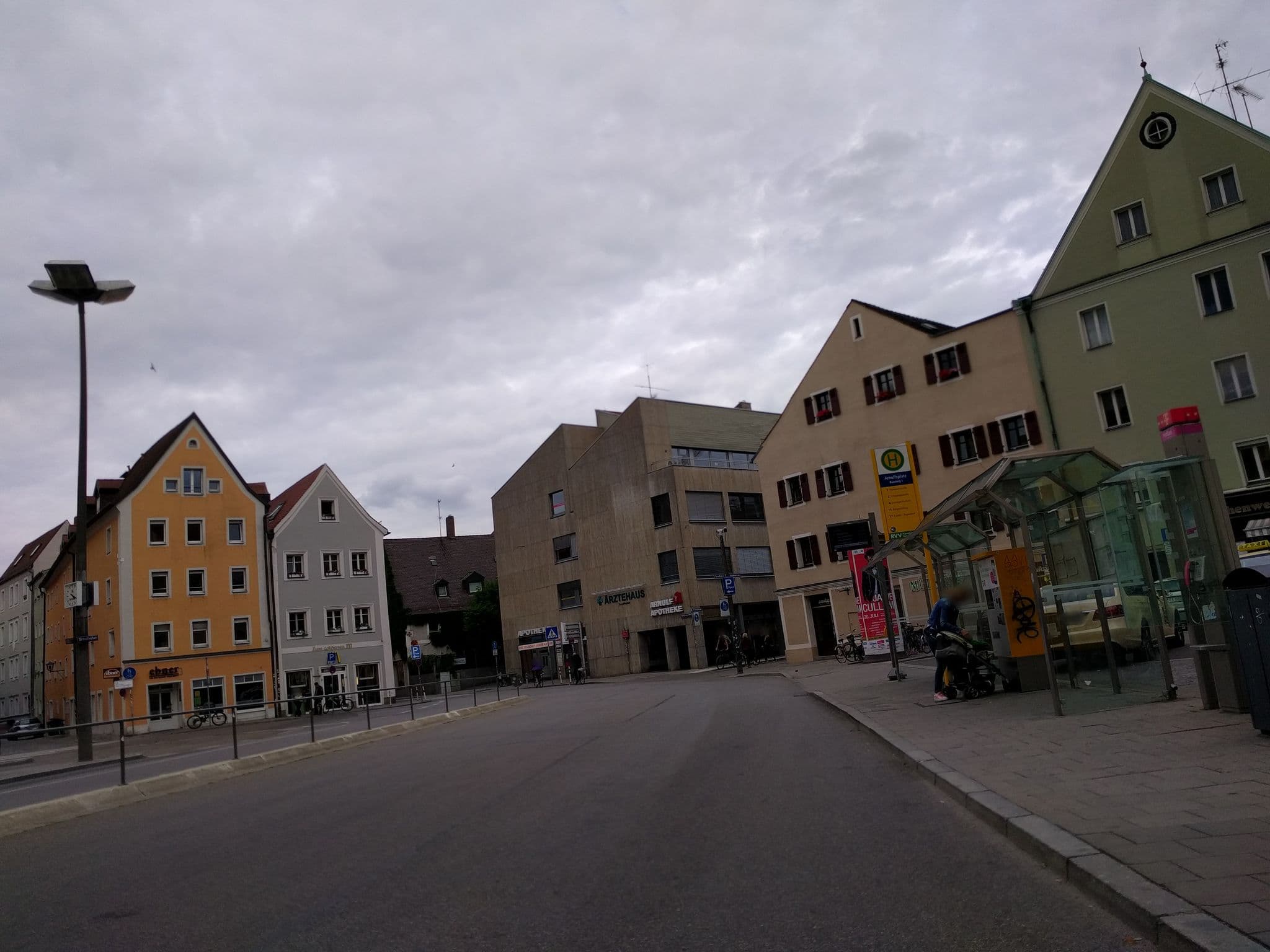 Street view near Arnulfsplatz Aparts, Regensburg — © tbeckler (CC BY-SA · Mapillary)
