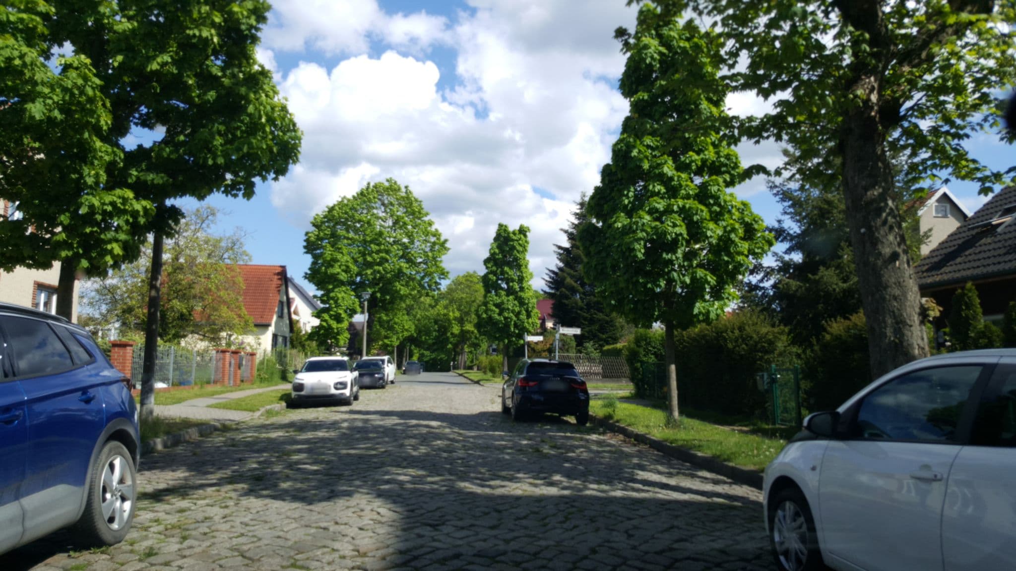 Street view near Ferienwohnung Ingolf Kind und Eleonore Kind, Altglienicke — © lightbuster (CC BY-SA · Mapillary)