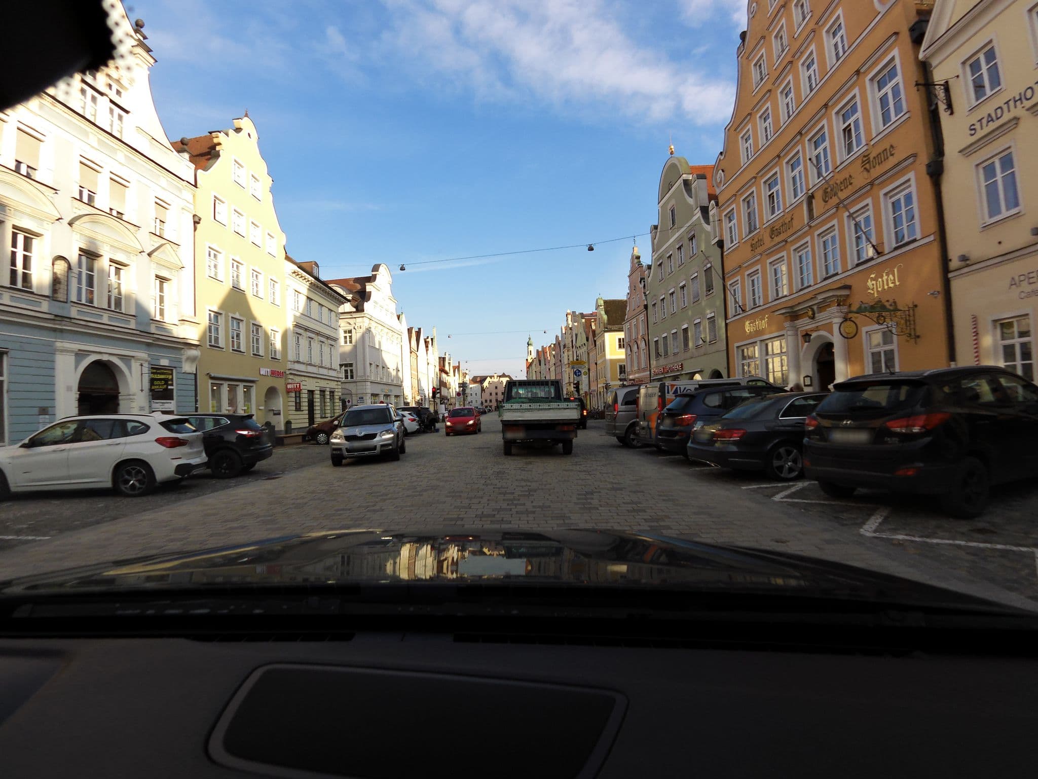 Street view near Stadthotel Herzog Ludwig, Landshut — © czmrtn (CC BY-SA · Mapillary)