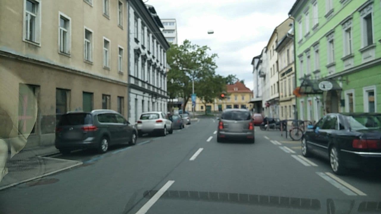 Street view near Hotel Liebetegger, Völkermarkter Vorstadt — © bellazambo (CC BY-SA · Mapillary)