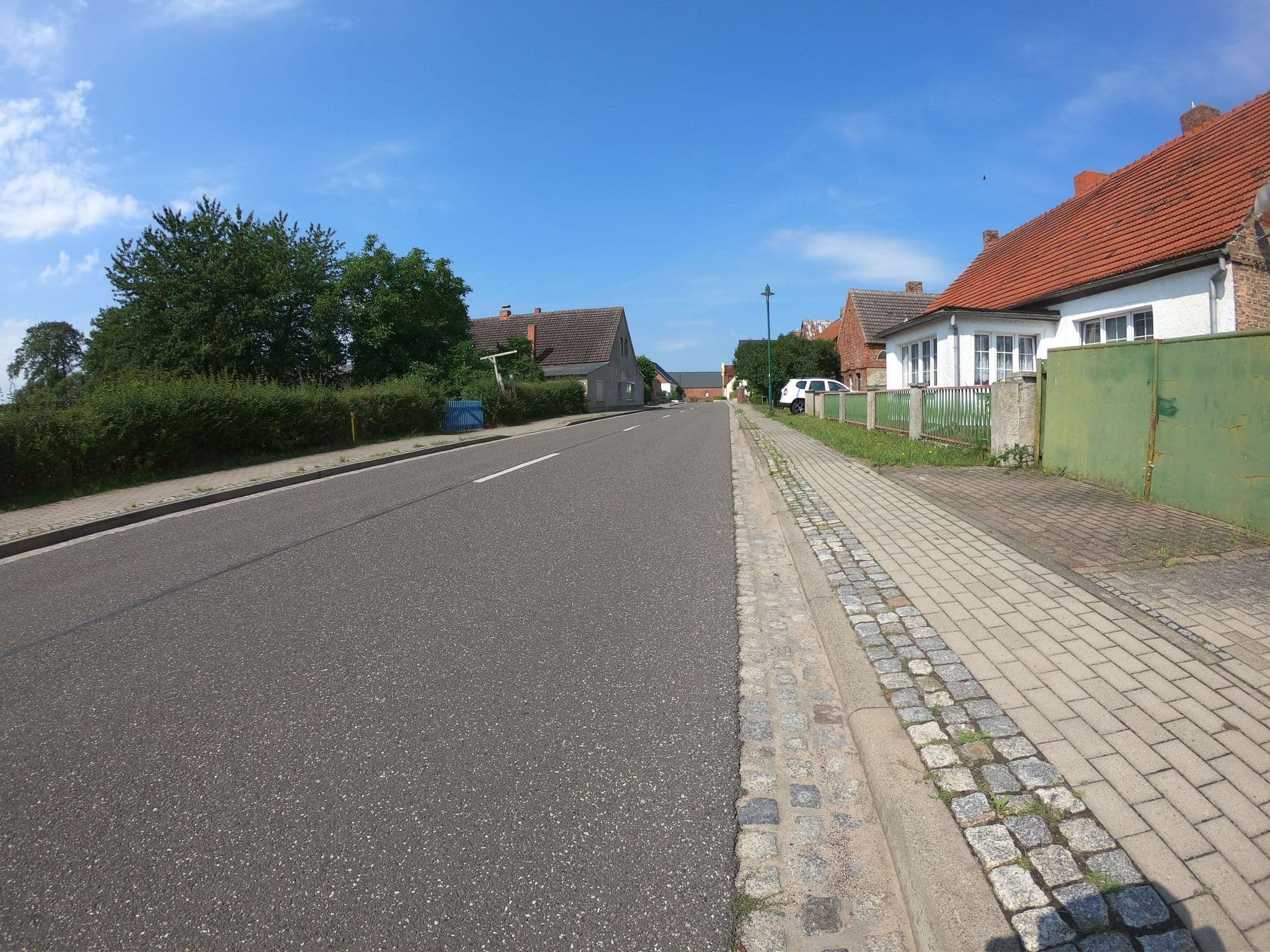 Street view near Holunderhof, Ahlbeck — © masterofnoroad (CC BY-SA · Mapillary)
