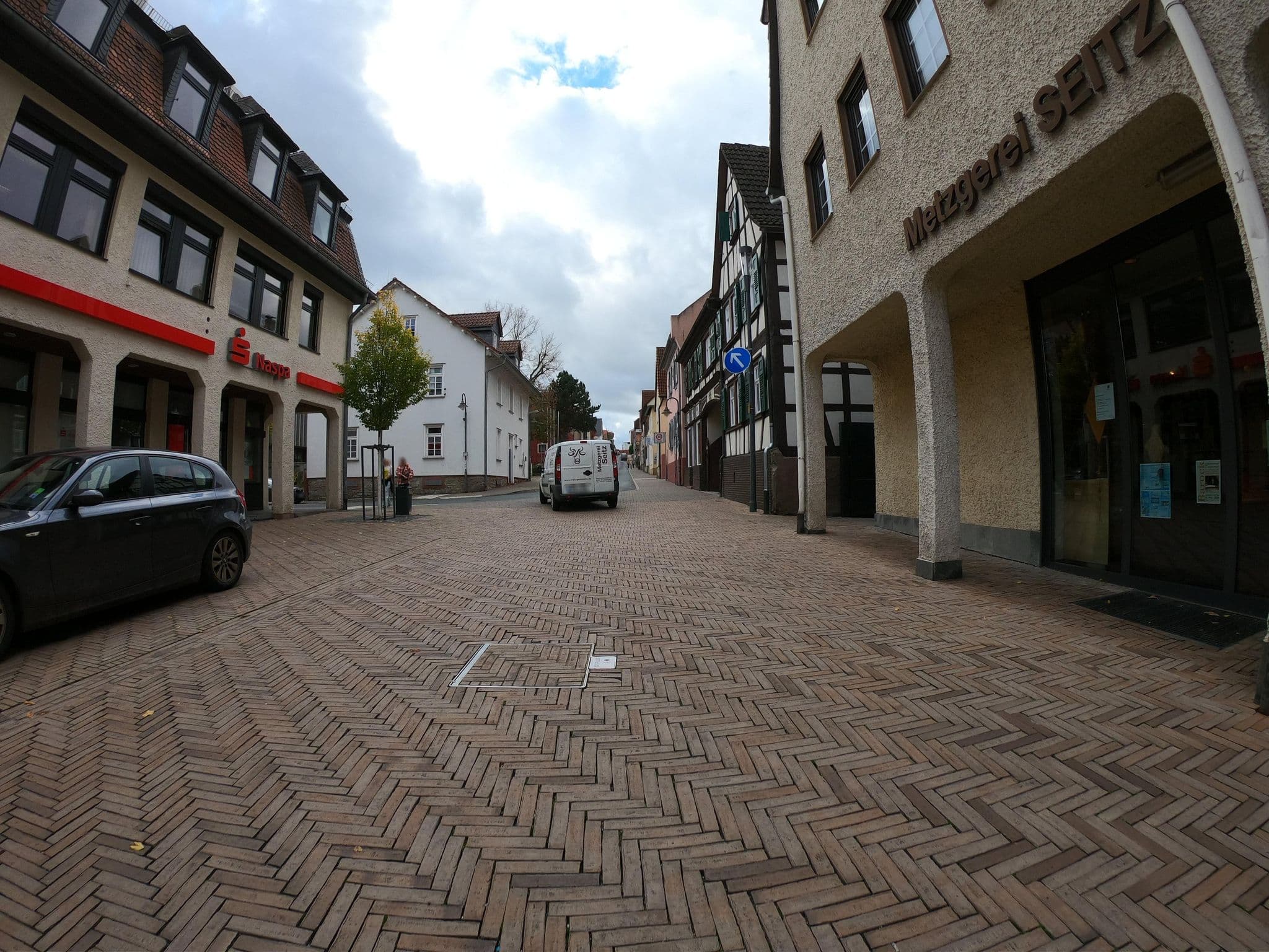 Street view near Hotel Drei Höfe, Friedrichsdorf — © tmka (CC BY-SA · Mapillary)
