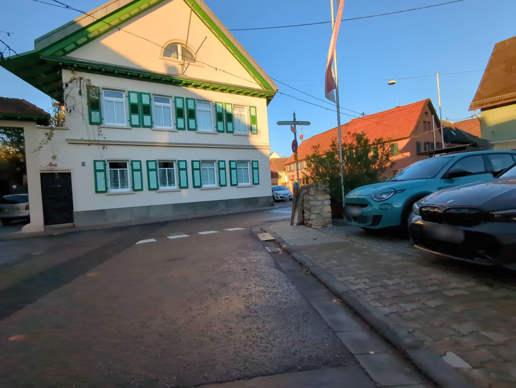 Street view near Weingut Burghof Oswald, Guntersblum — © miguel_andrade (CC BY-SA · Mapillary)