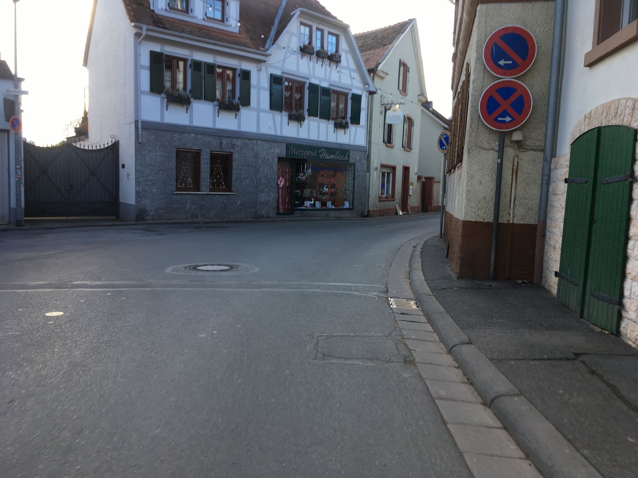 Street view near Gästehaus Kopp, Nierstein — © changchun1 (CC BY-SA · Mapillary)