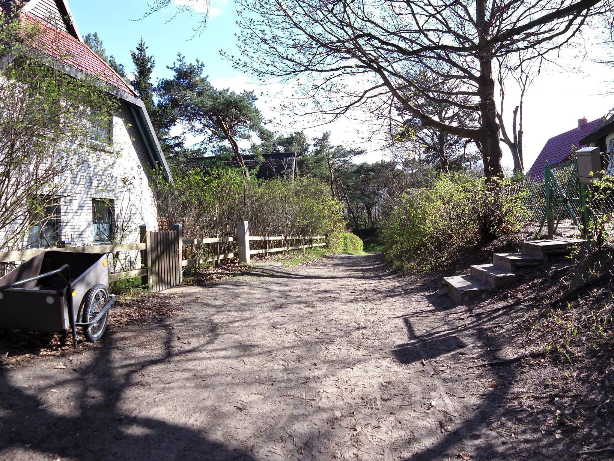 Street view near Steilküste 2 - Anna Hucke, Hiddensee — © zoegglmeyr (CC BY-SA · Mapillary)