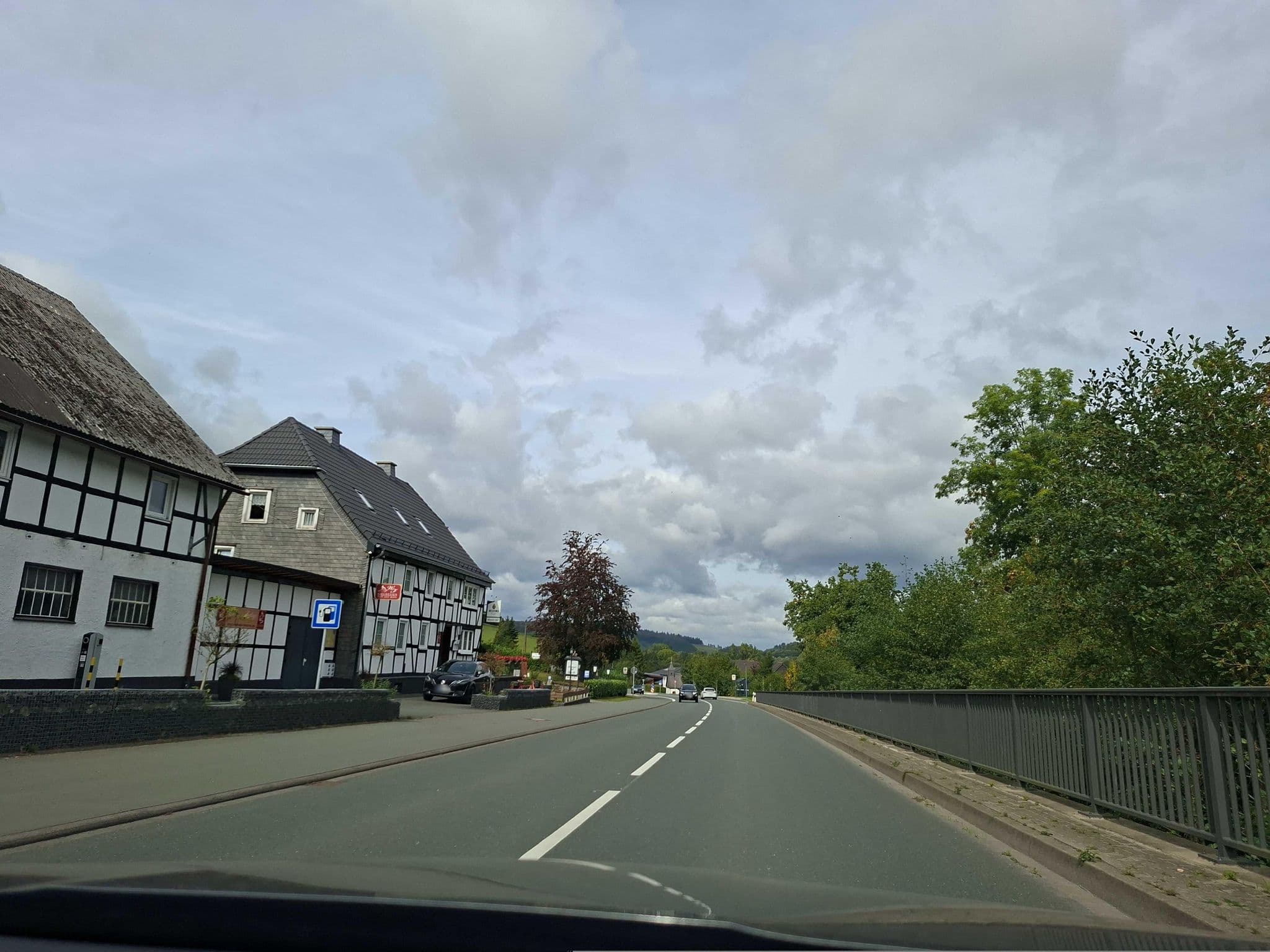 Street view near Hennetaler Hof, Eslohe — © baldur80 (CC BY-SA · Mapillary)