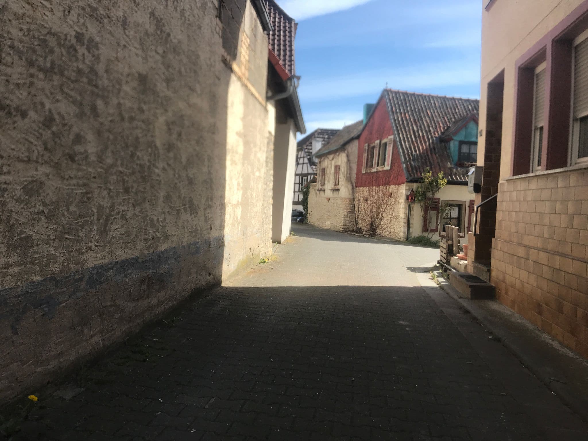 Street view near Gästehaus Hochmann, Stadecken-Elsheim — © miguel_andrade (CC BY-SA · Mapillary)