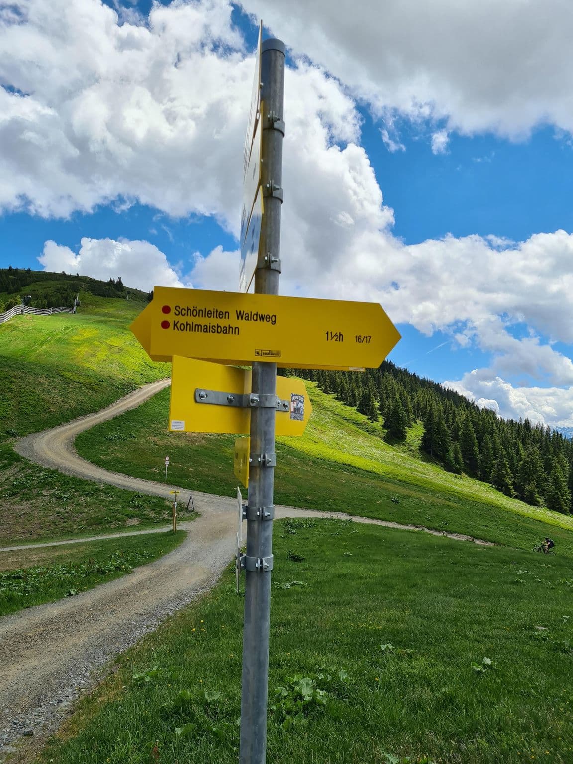 Street view near Schanzerhütte, Saalbach — © schermy_at (CC BY-SA · Mapillary)