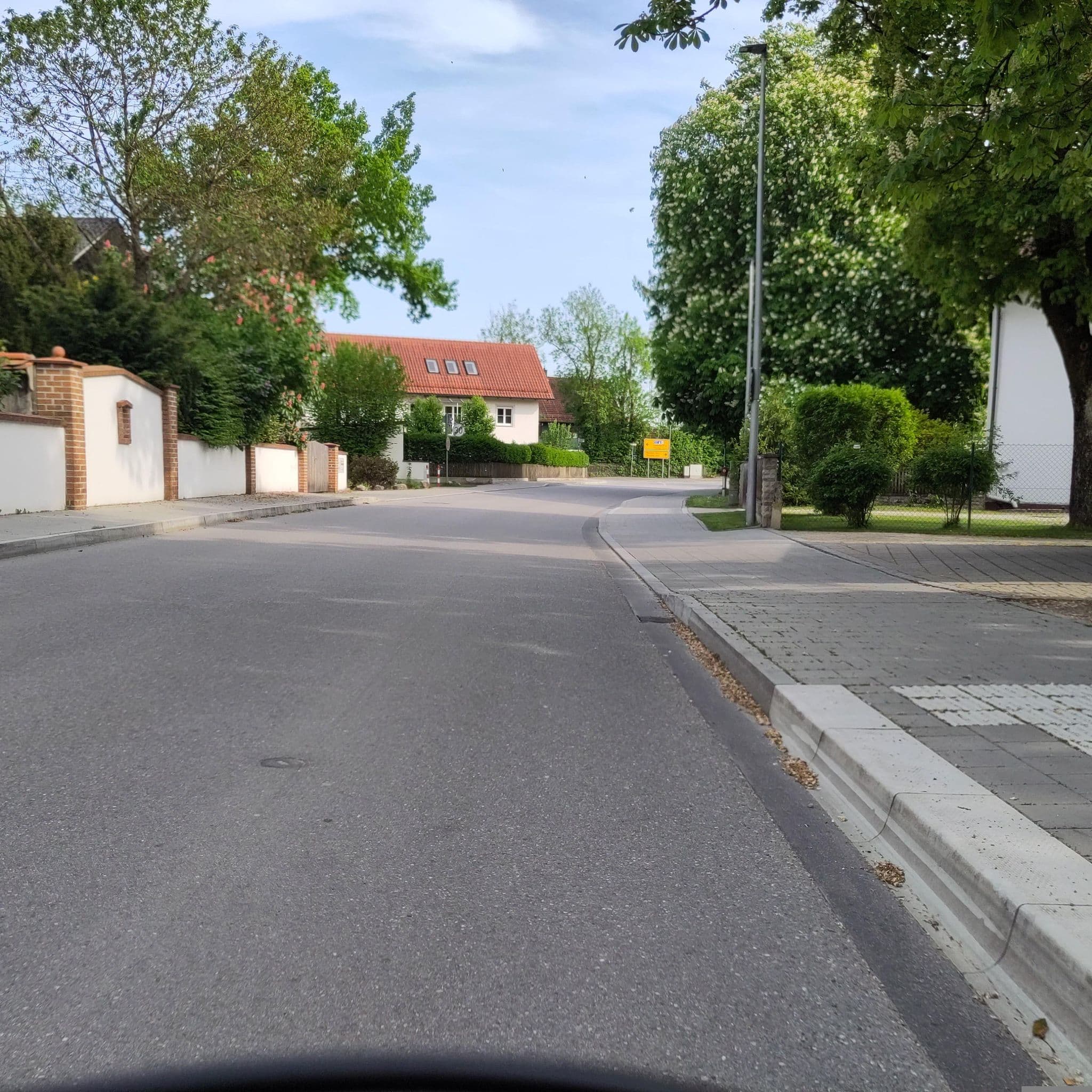 Street view near Grasslhof, Garching — © thmunichways (CC BY-SA · Mapillary)