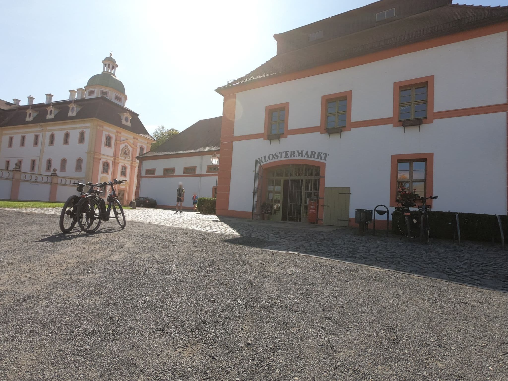 Street view near Gästehaus „Haus der Familie“ (ehemalige Wagenremise), Ostritz — © carlheinz (CC BY-SA · Mapillary)