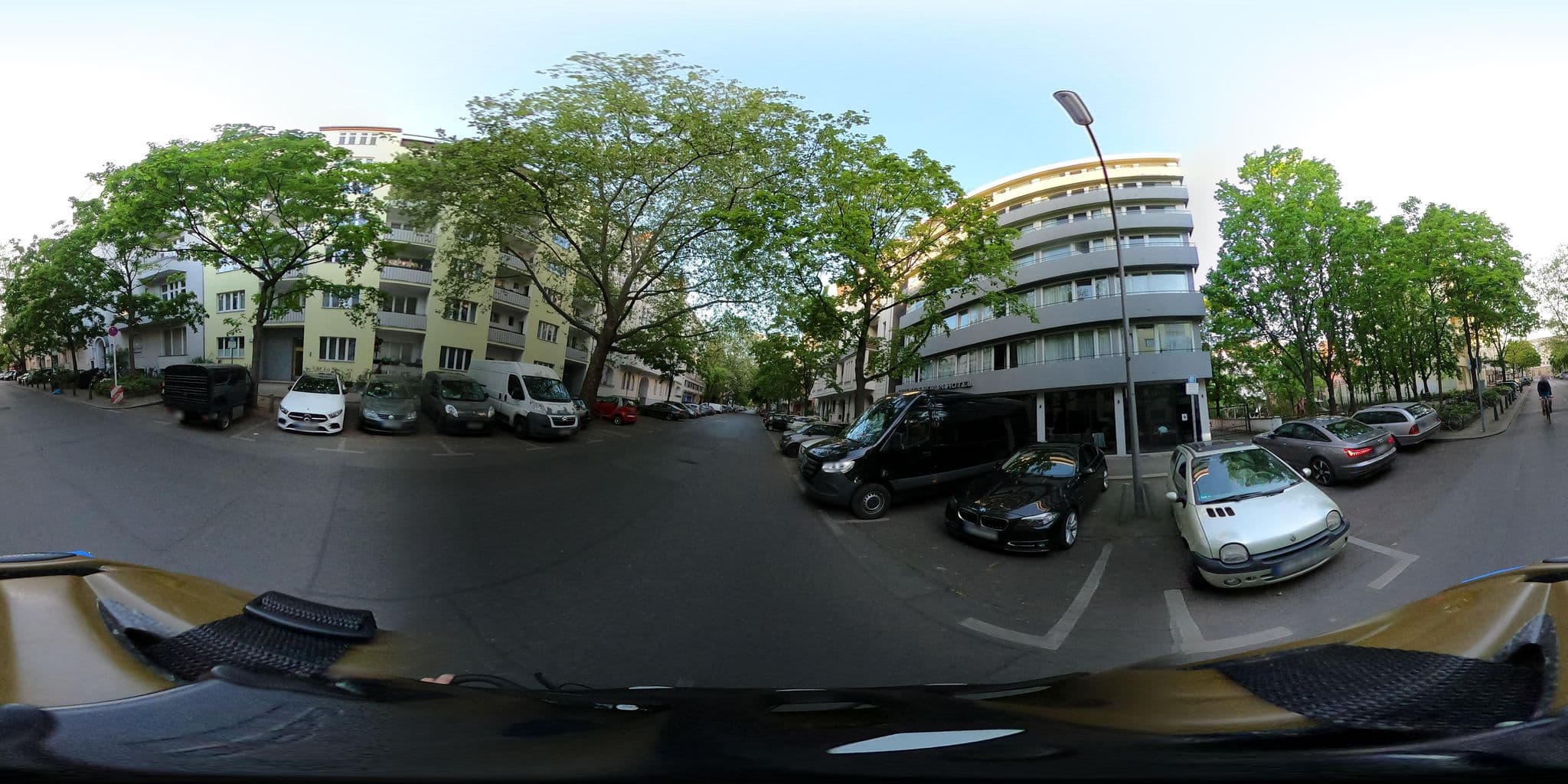 Street view near Quentin Berlin am Kurfürstendamm, Halensee — © cyton (CC BY-SA · Mapillary)