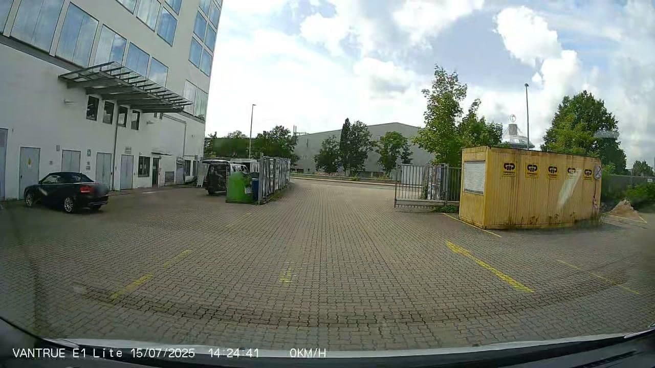 Street view near Kronsberg Residence, Laatzen — © Hightower- (CC BY-SA · Mapillary)