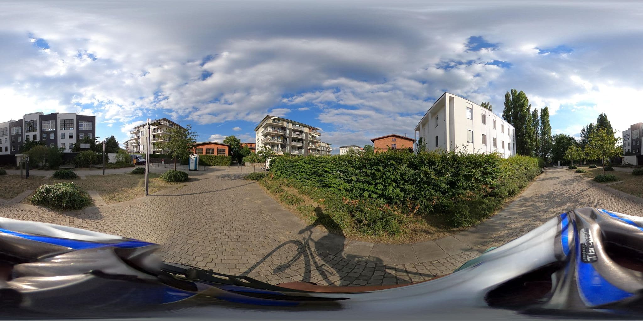 Street view near Das Andere Haus VIII, Rummelsburg — © eserte (CC BY-SA · Mapillary)
