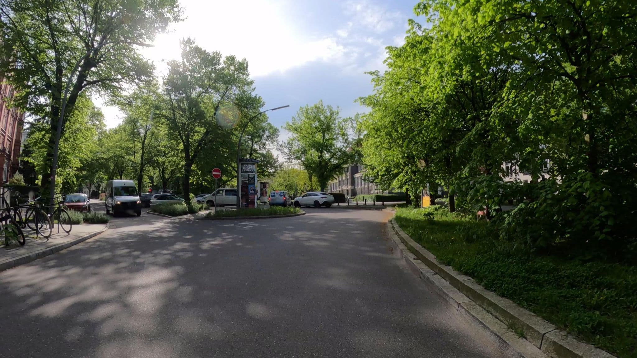 Street view near Hotel Am Dammtor, Rotherbaum — © veloroute_hamburg (CC BY-SA · Mapillary)