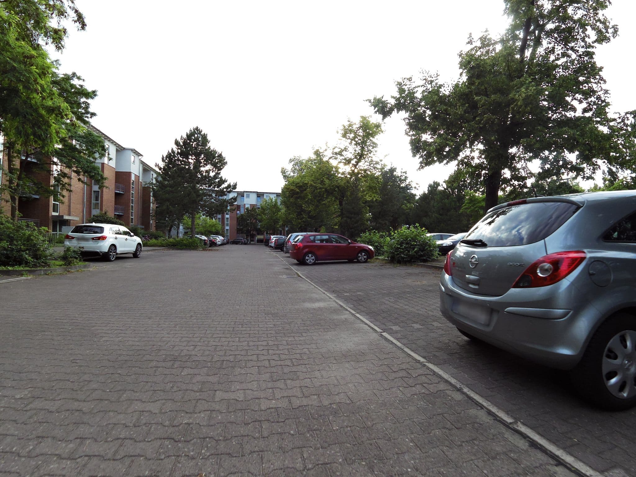 Street view near Aparion Apartments Berlin, Lichterfelde — © moenk (CC BY-SA · Mapillary)