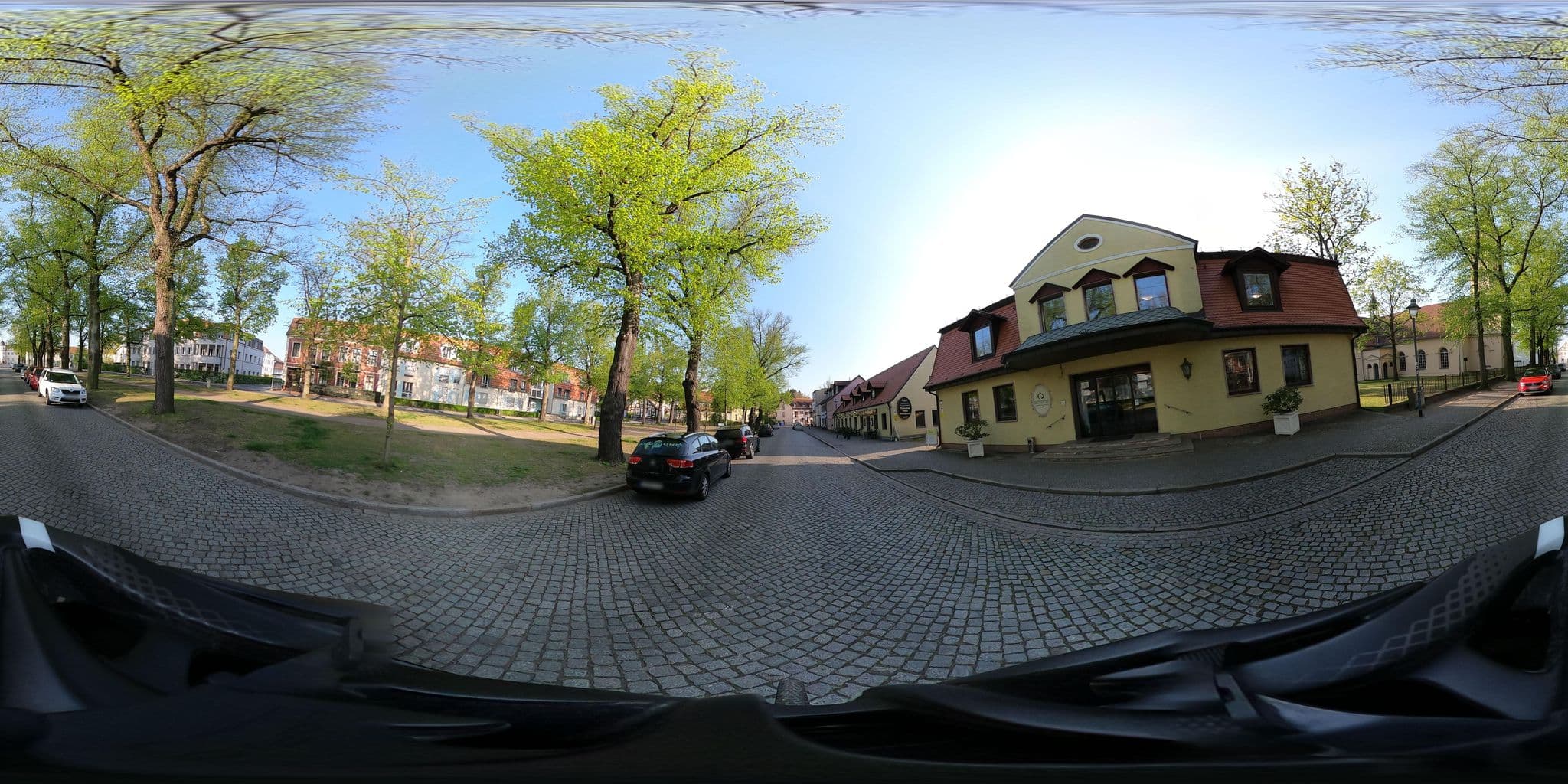 Street view near Hotel Sophienhof, Königs Wusterhausen — © stefanhrt (CC BY-SA · Mapillary)