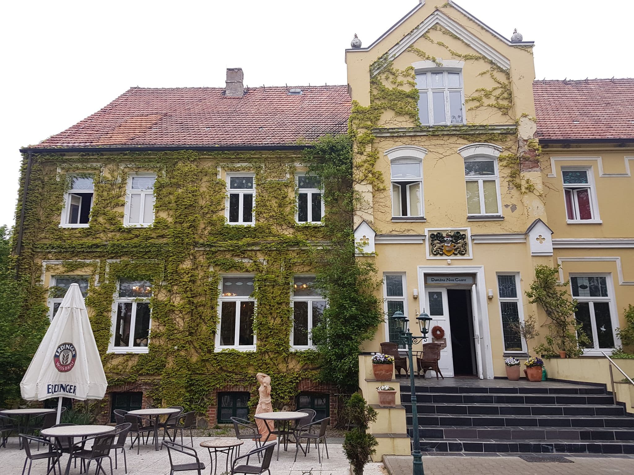 Street view near Domäne Neu Gaarz, Grabowhöfe — © changchun1 (CC BY-SA · Mapillary)