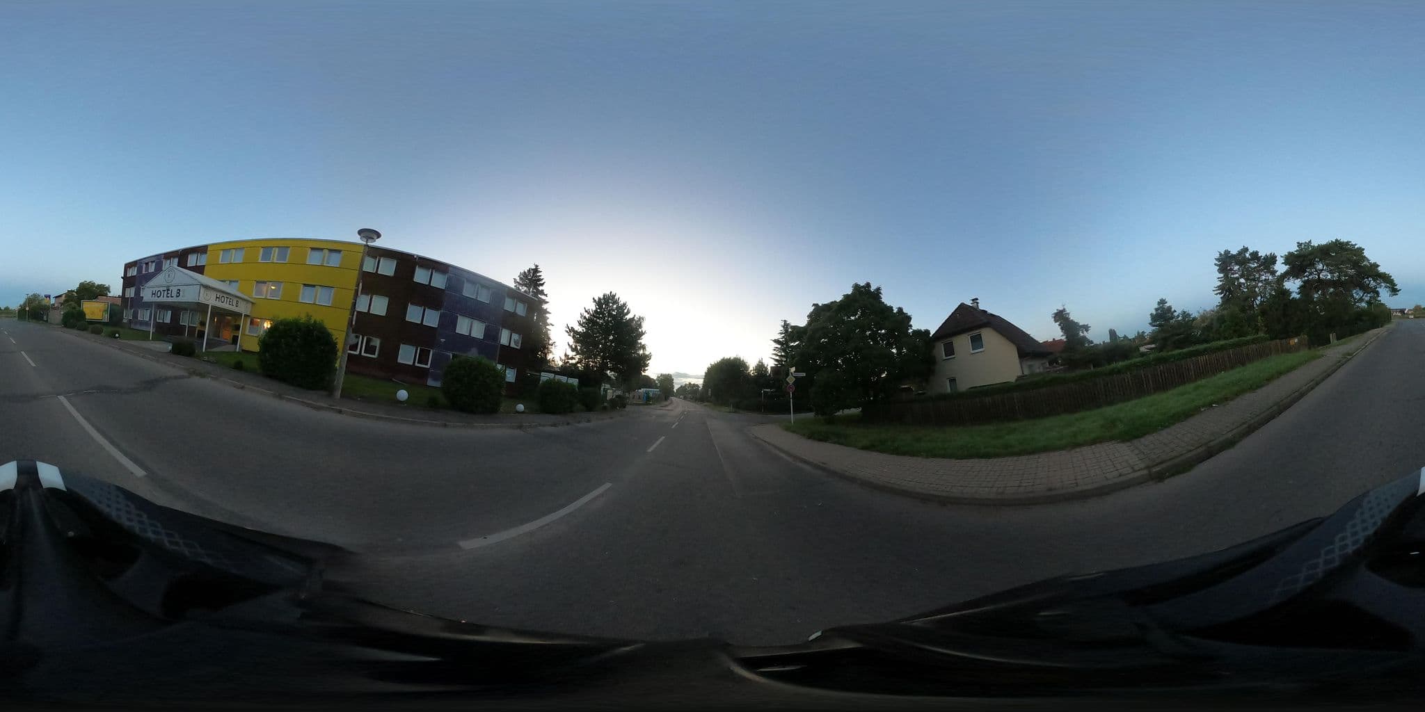 Street view near Hotel B1, Kaulsdorf — © stefanhrt (CC BY-SA · Mapillary)