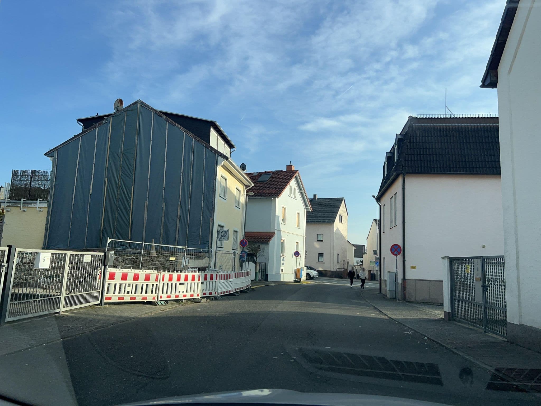 Street view near Hotel Stadt Steinbach, Steinbach am Taunus — © robffm (CC BY-SA · Mapillary)