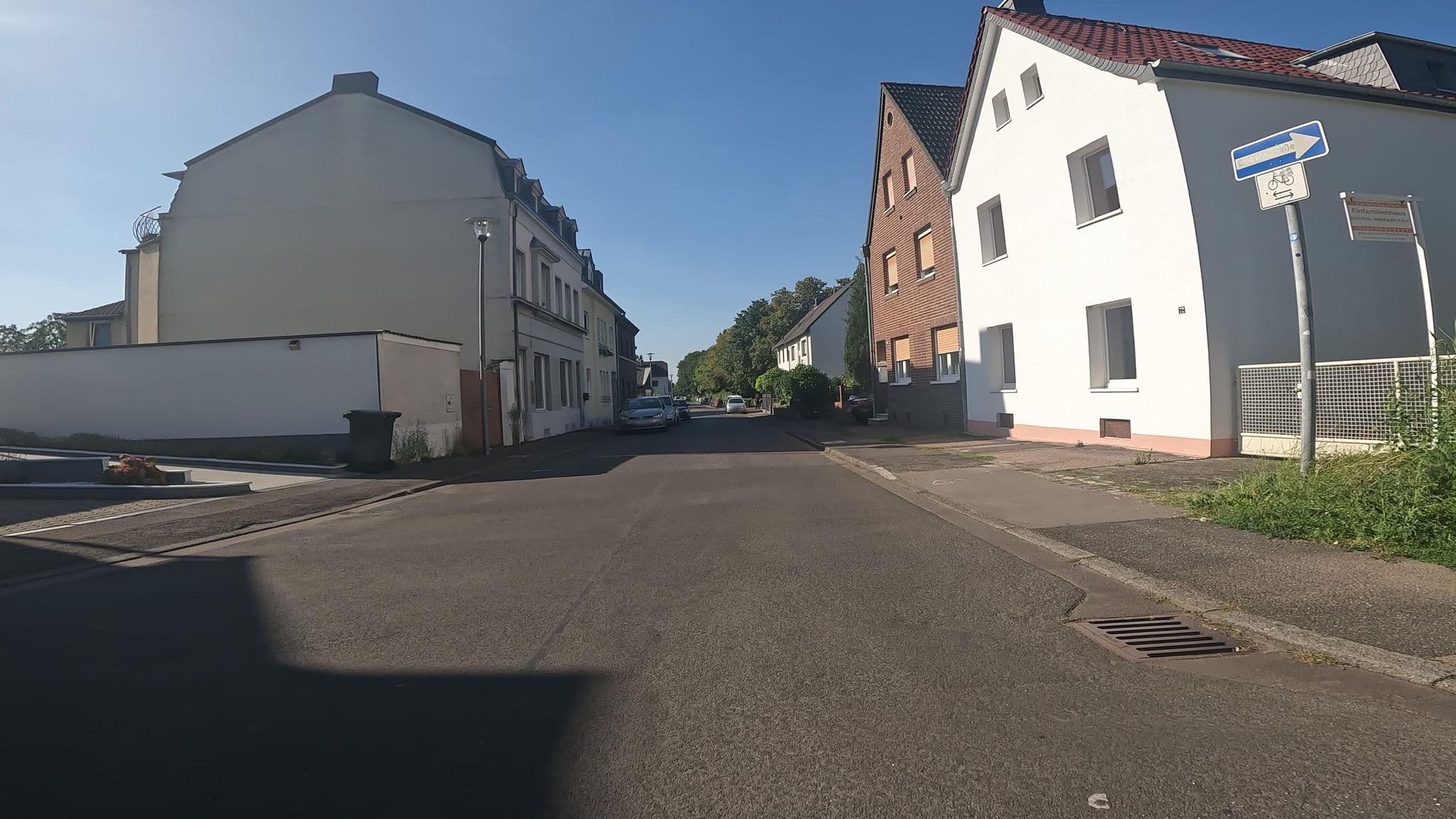 Street view near Hotel Ambiente, Rodenkirchen — © marccologne (CC BY-SA · Mapillary)