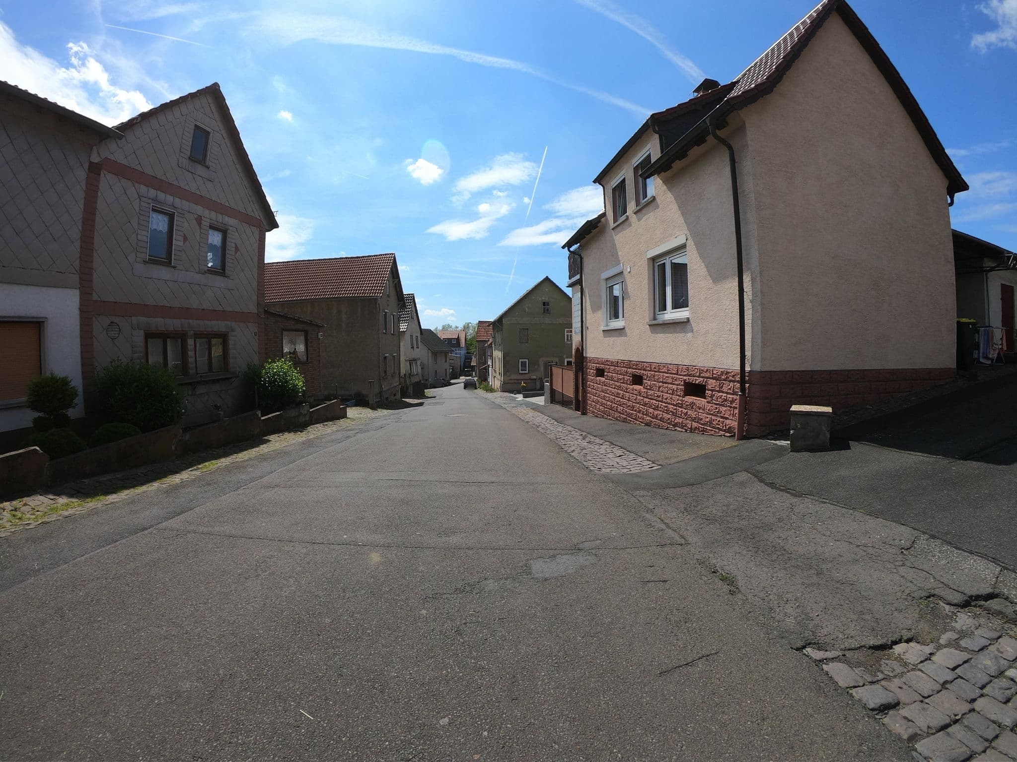 Street view near Haus Herrenhof, Laubach — © grinninghamster (CC BY-SA · Mapillary)