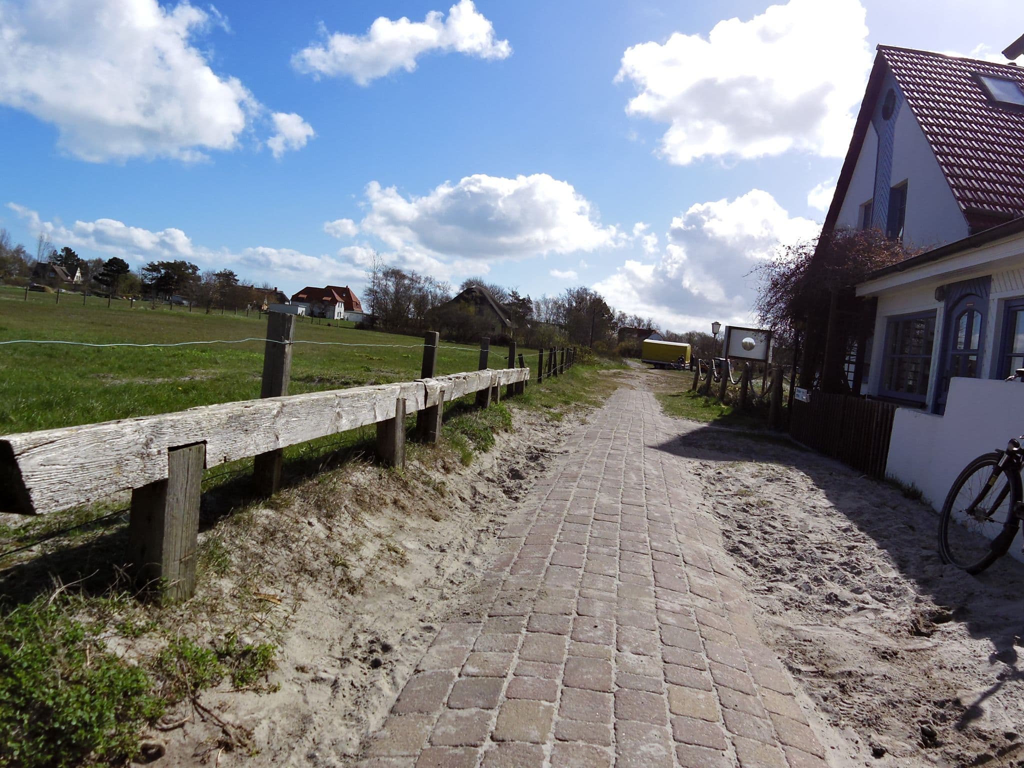 Street view near Buhne XI, Hiddensee — © zoegglmeyr (CC BY-SA · Mapillary)