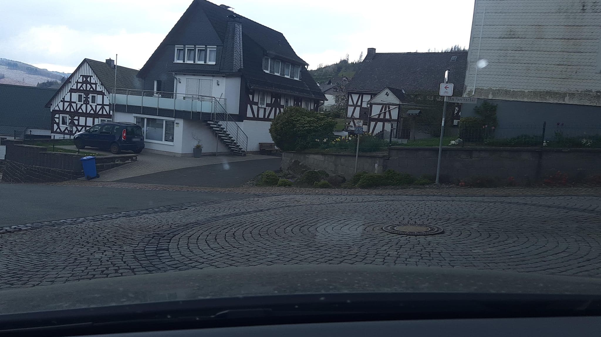 Street view near Hotel Lindenhof, Breidenbach — © lllooommm (CC BY-SA · Mapillary)