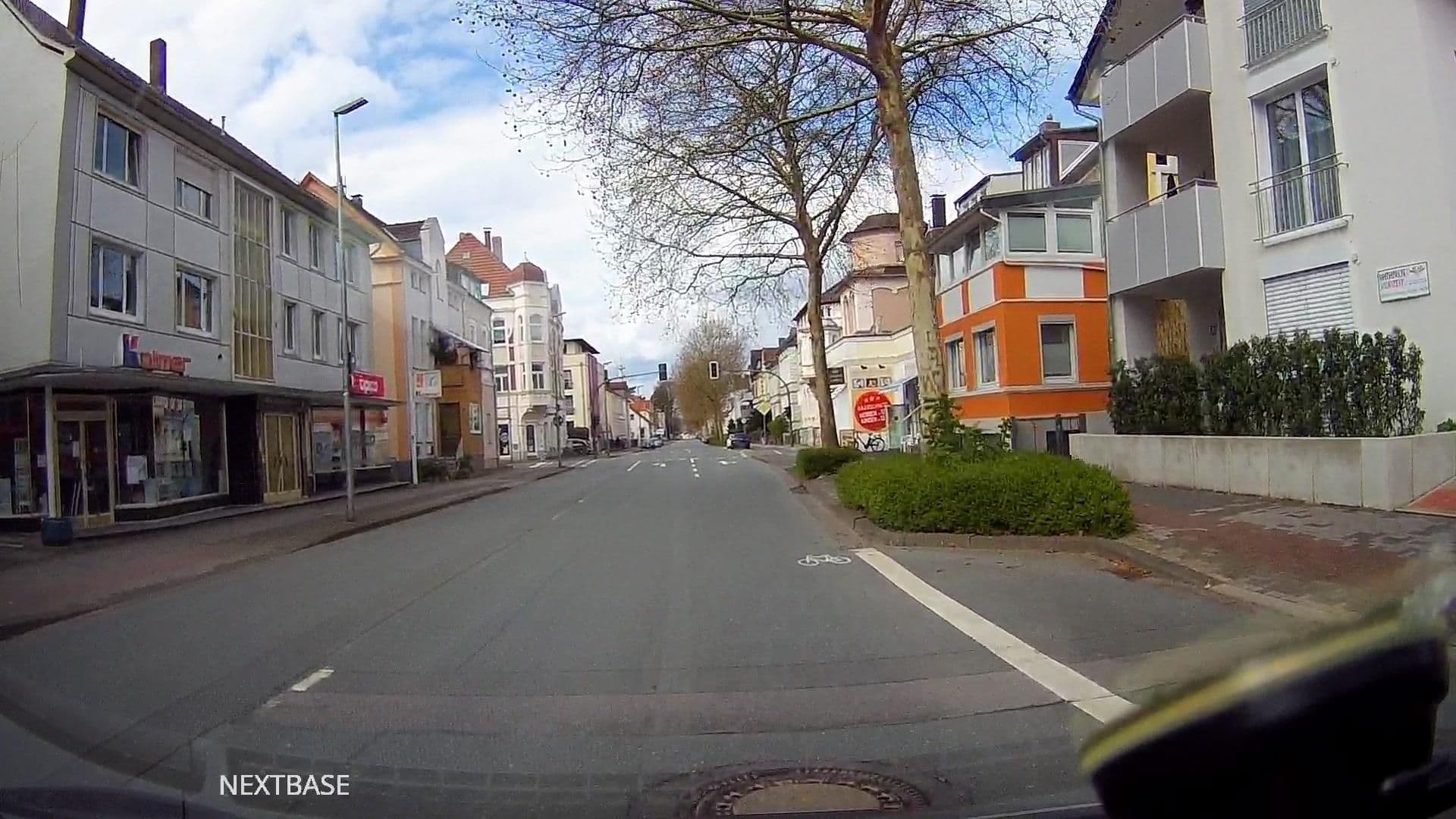 Street view near Apartmenthaus am Kaiser-Wilhelm-Park, Detmold — © derlipper (CC BY-SA · Mapillary)