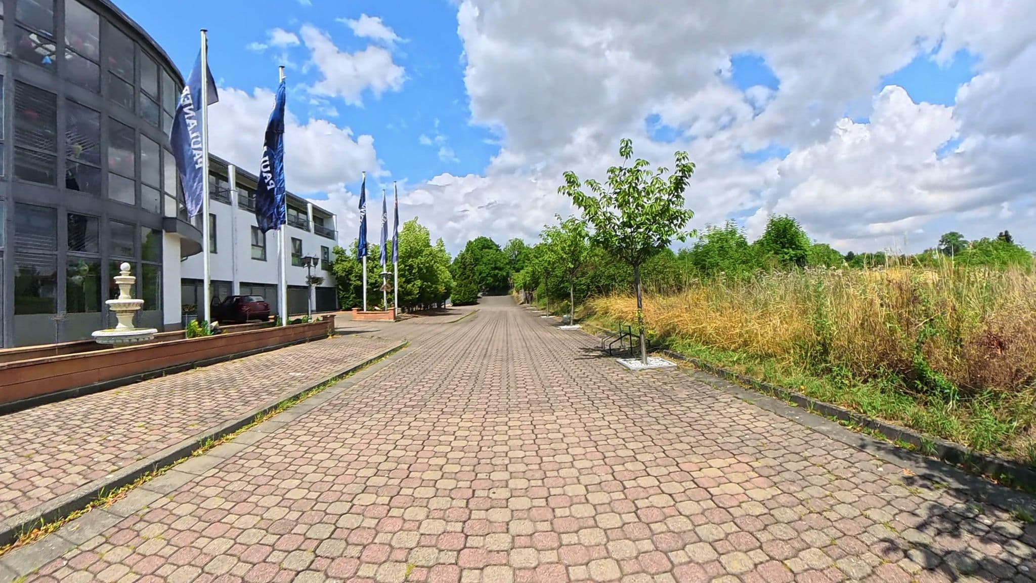 Street view near Leipziger Hotel, Schkeuditz — © AR88 (CC BY-SA · Mapillary)