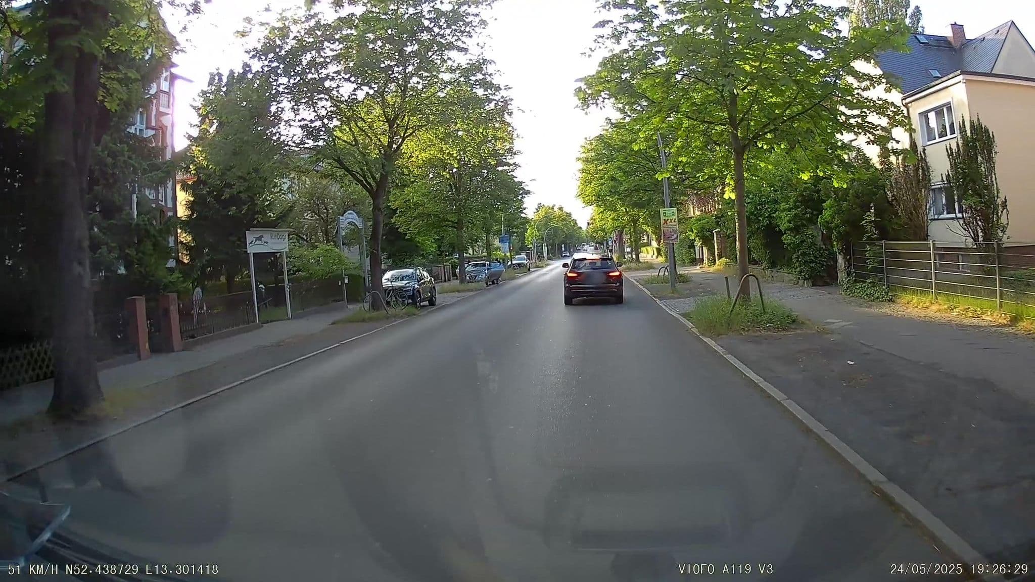 Street view near ApartHotel Landhaus Lichterfelde, Lichterfelde — © alexander2010 (CC BY-SA · Mapillary)