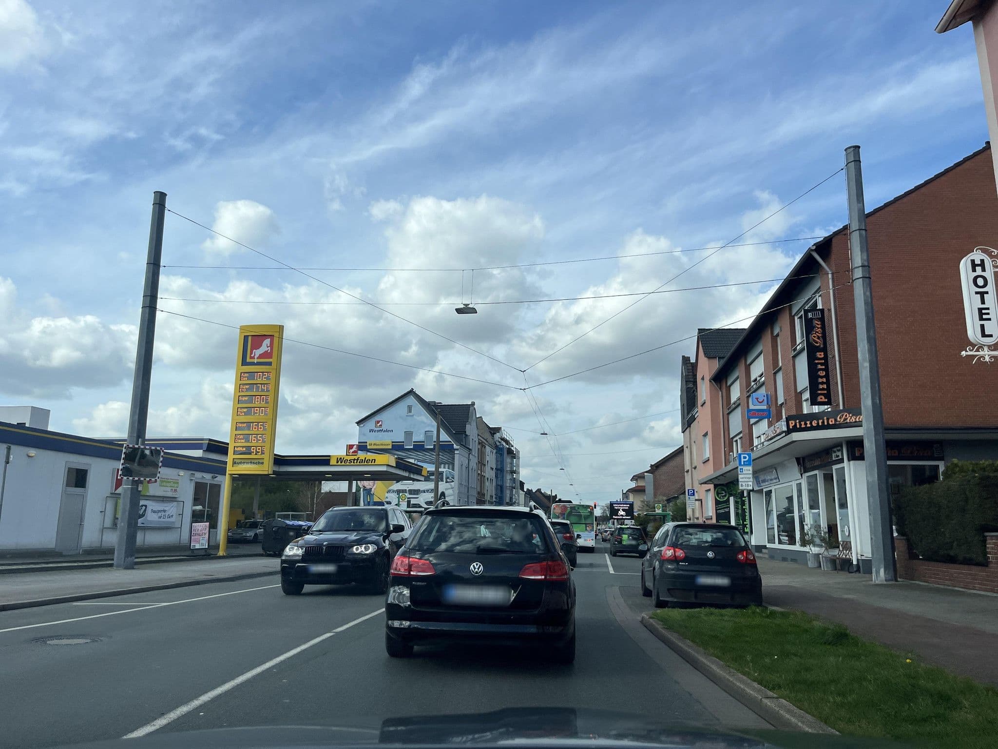 Street view near Hotel Lutz, Hamm — © ptks (CC BY-SA · Mapillary)
