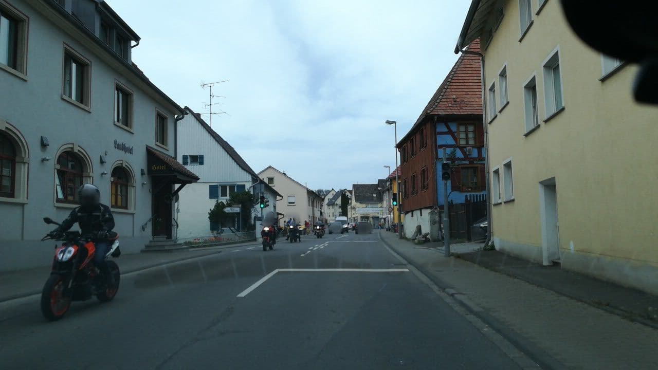 Street view near Landhotel Traube mit TrubeStube, Dingelsdorf — © mr4703 (CC BY-SA · Mapillary)