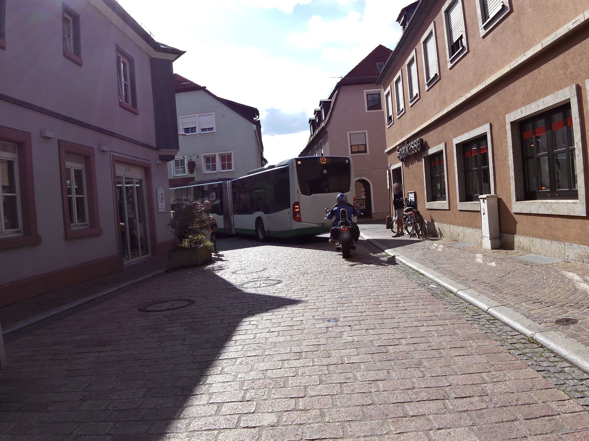 Street view near Hotel Restaurant Weißes Lamm, Veitshöchheim — © zoegglmeyr (CC BY-SA · Mapillary)